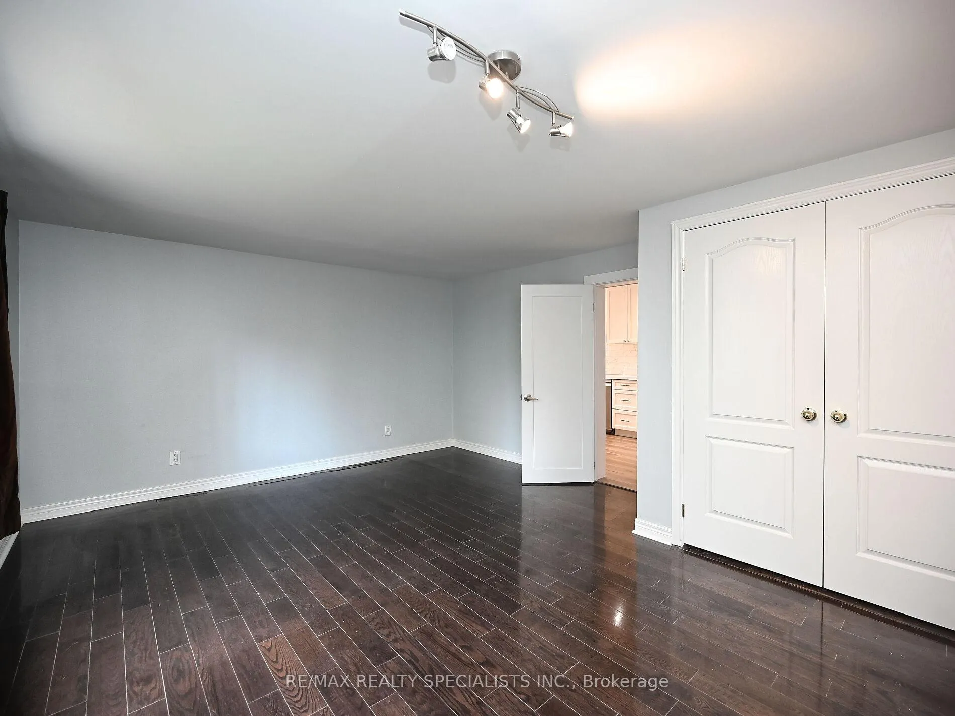 Photo 16 of 12 Elizabeth Street S, Brampton, Downtown Brampton — HOMEH