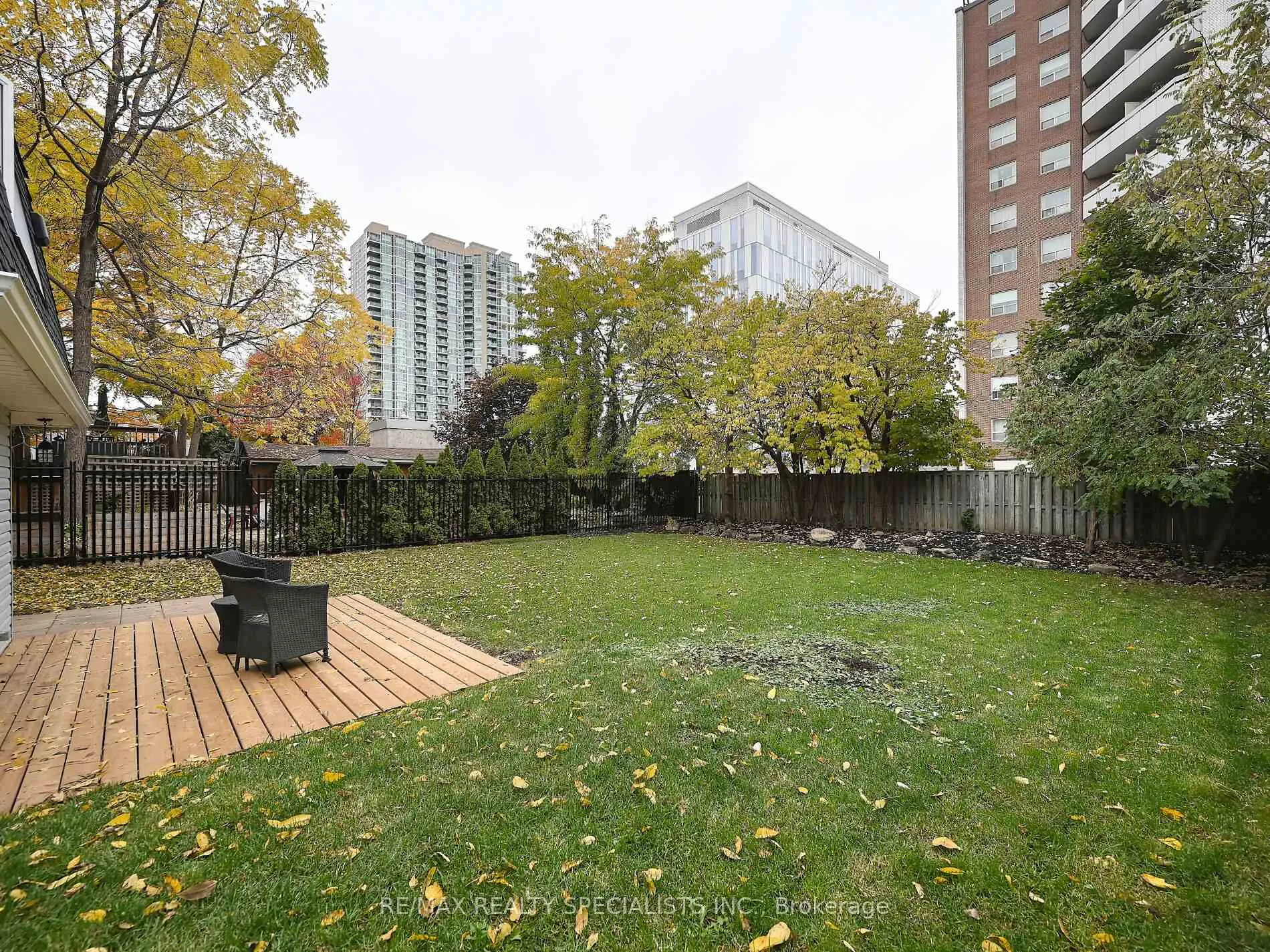 Photo 41 of 12 Elizabeth Street S, Brampton, Downtown Brampton — HOMEH
