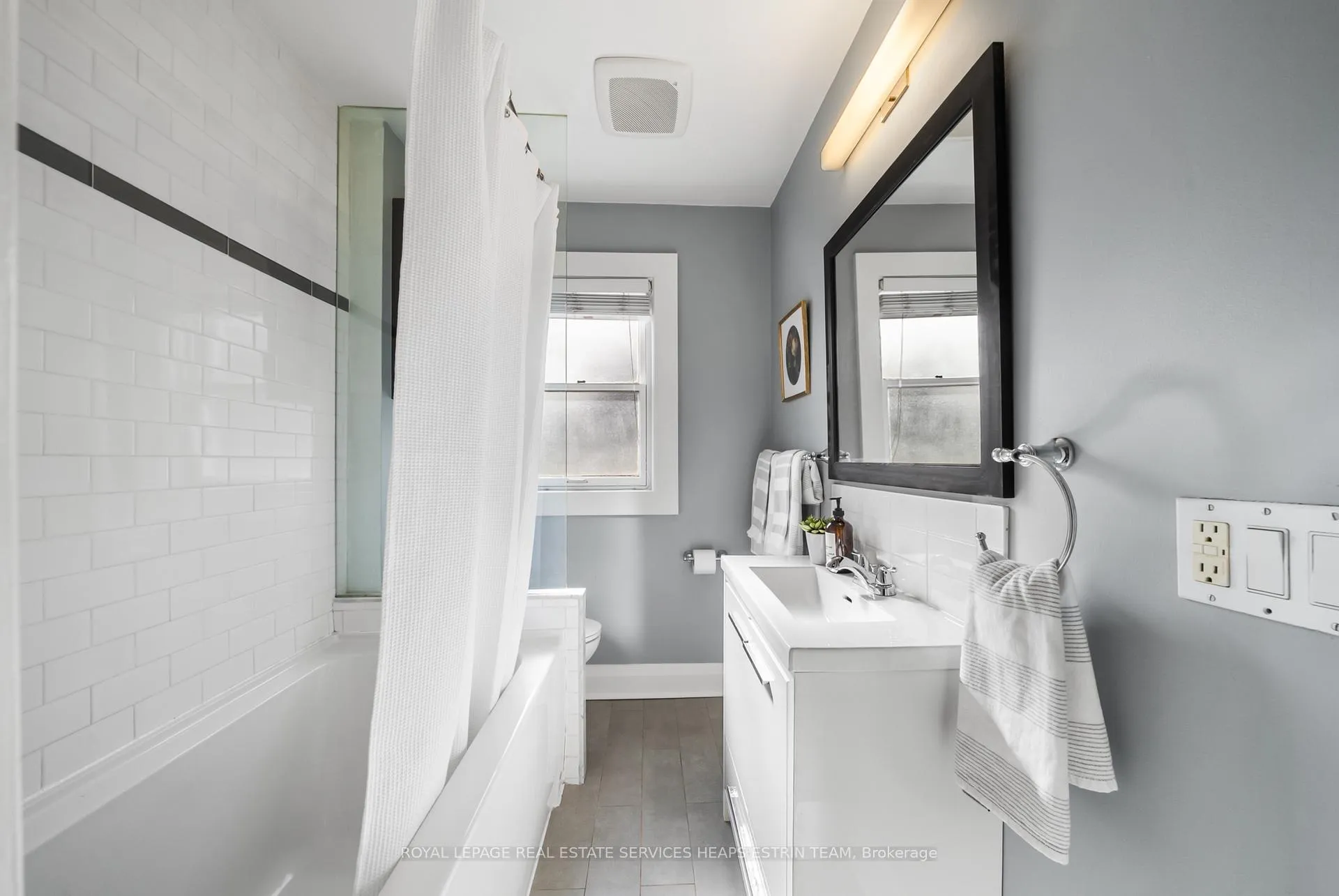 Photo 18 of 130 Donegall Drive, Toronto, Leaside — HOMEH