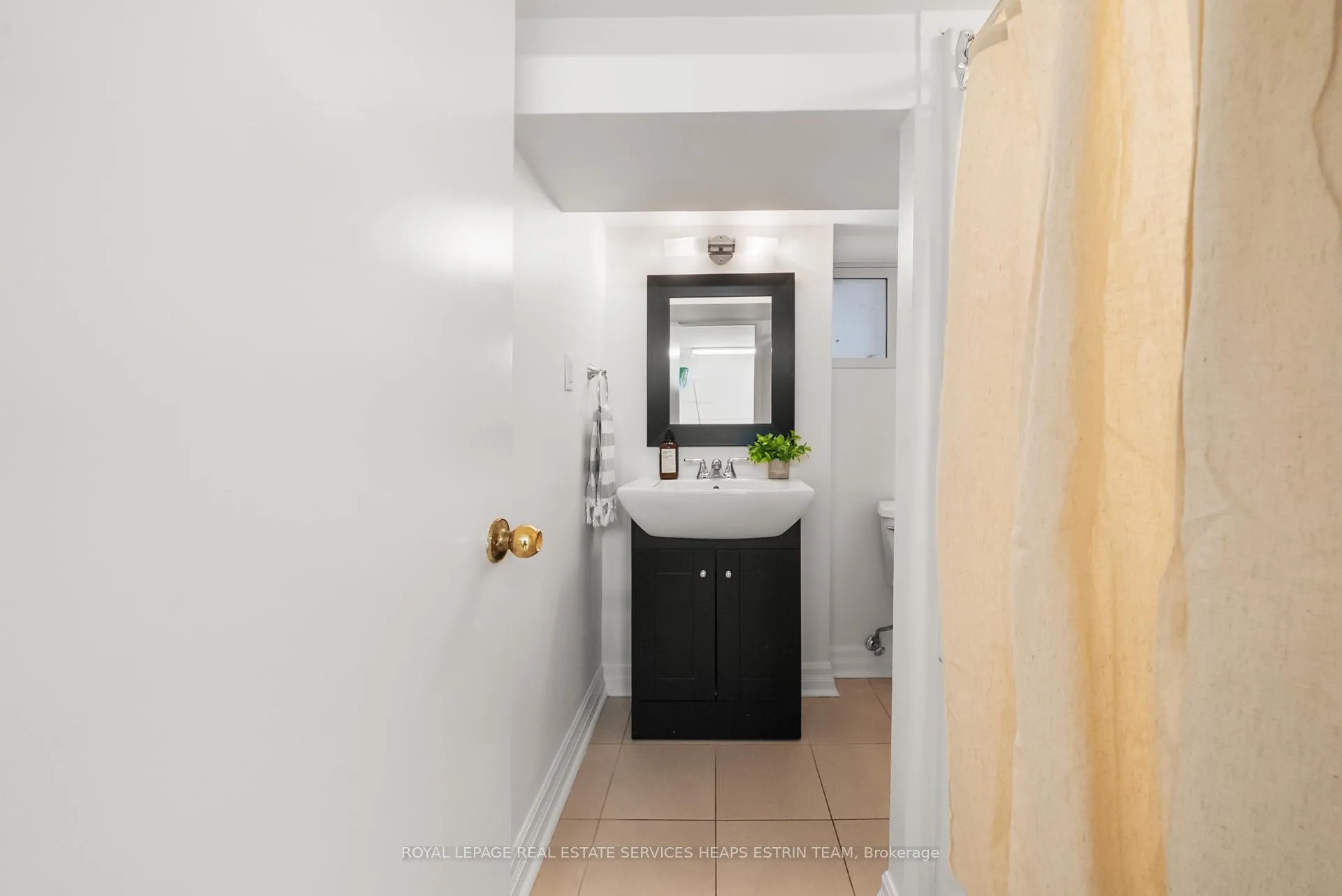 Photo 23 of 130 Donegall Drive, Toronto, Leaside — HOMEH