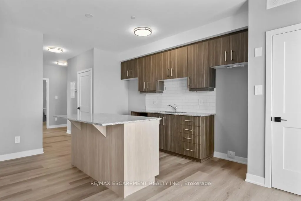 Photo 16 of Unit 402, 5002 King Street, Lincoln, Beamsville — HOMEH