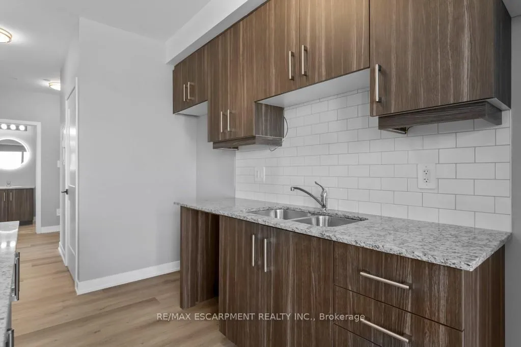 Photo 17 of Unit 402, 5002 King Street, Lincoln, Beamsville — HOMEH