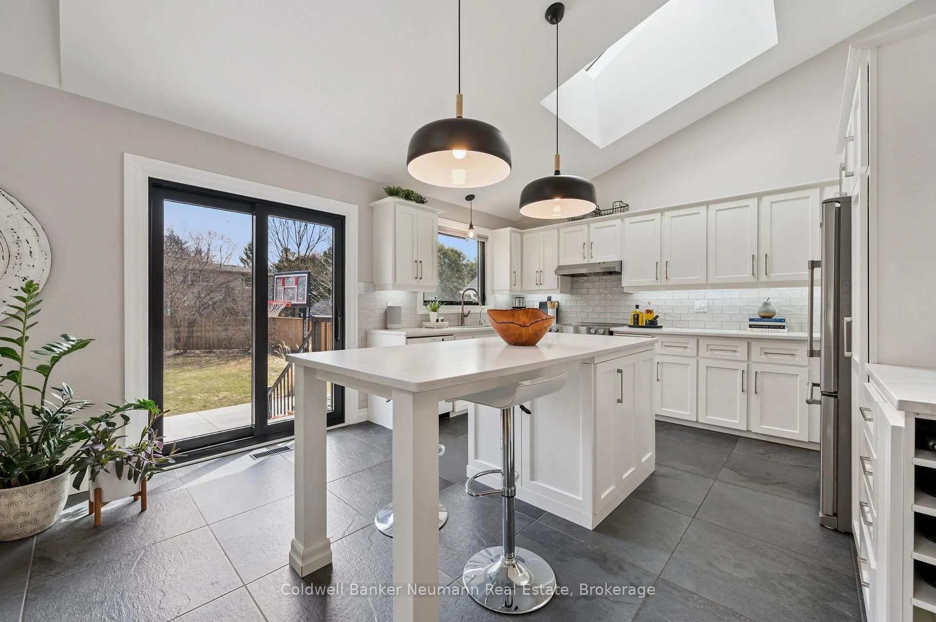 Photo 11 of 64 Forest Street, Guelph, Dovercliffe Park/Old University — HOMEH