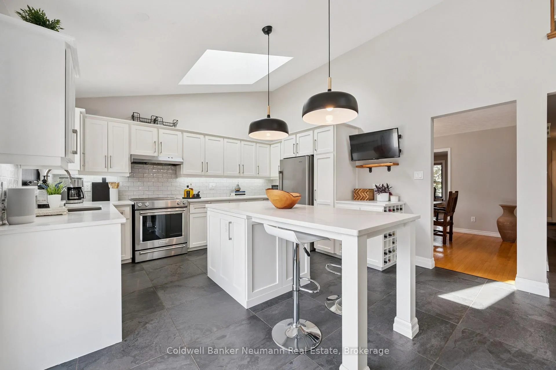 Photo 13 of 64 Forest Street, Guelph, Dovercliffe Park/Old University — HOMEH