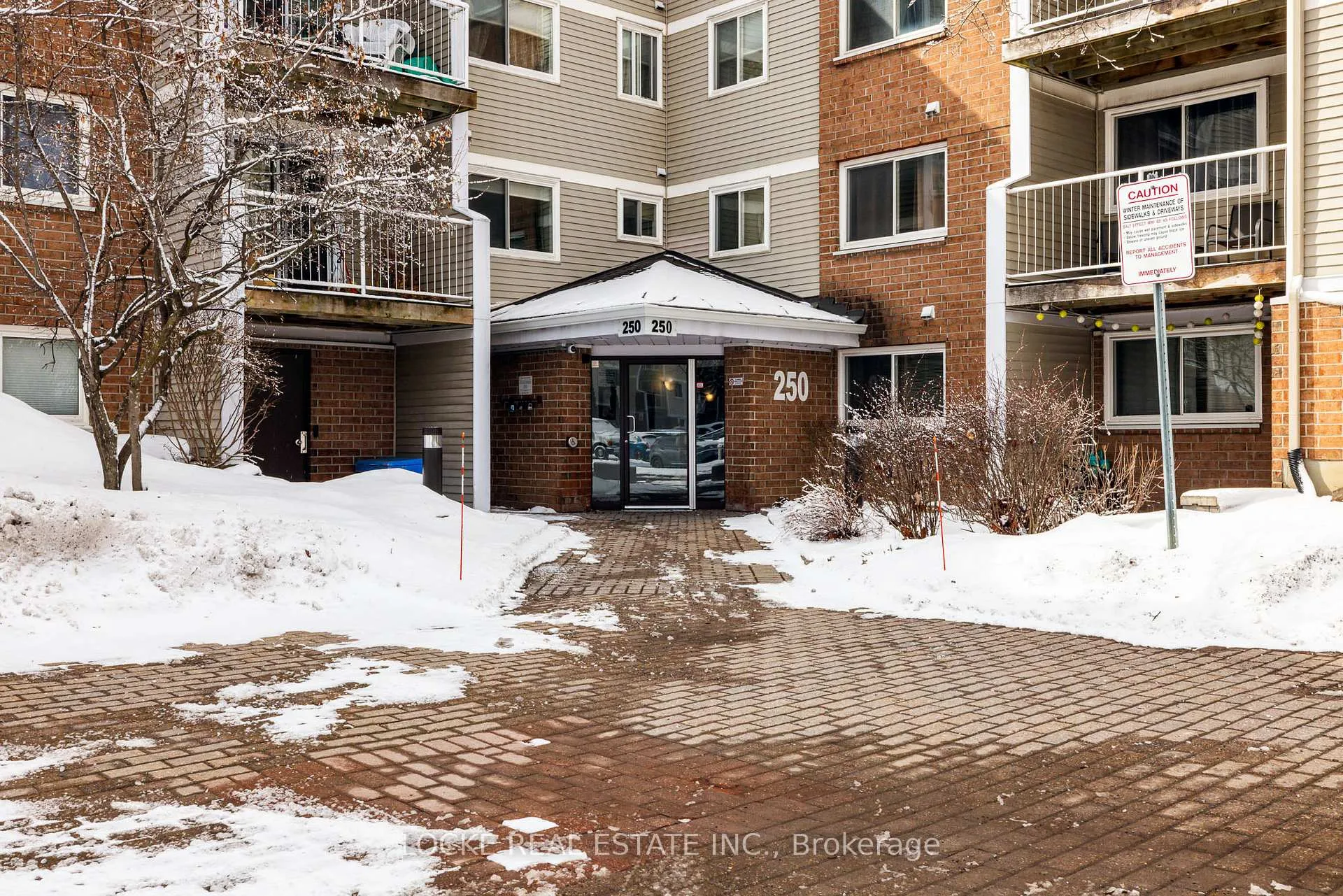 Photo 2 of Unit 105, 250 Brittany Drive, Ottawa, Viscount Alexander Park — HOMEH