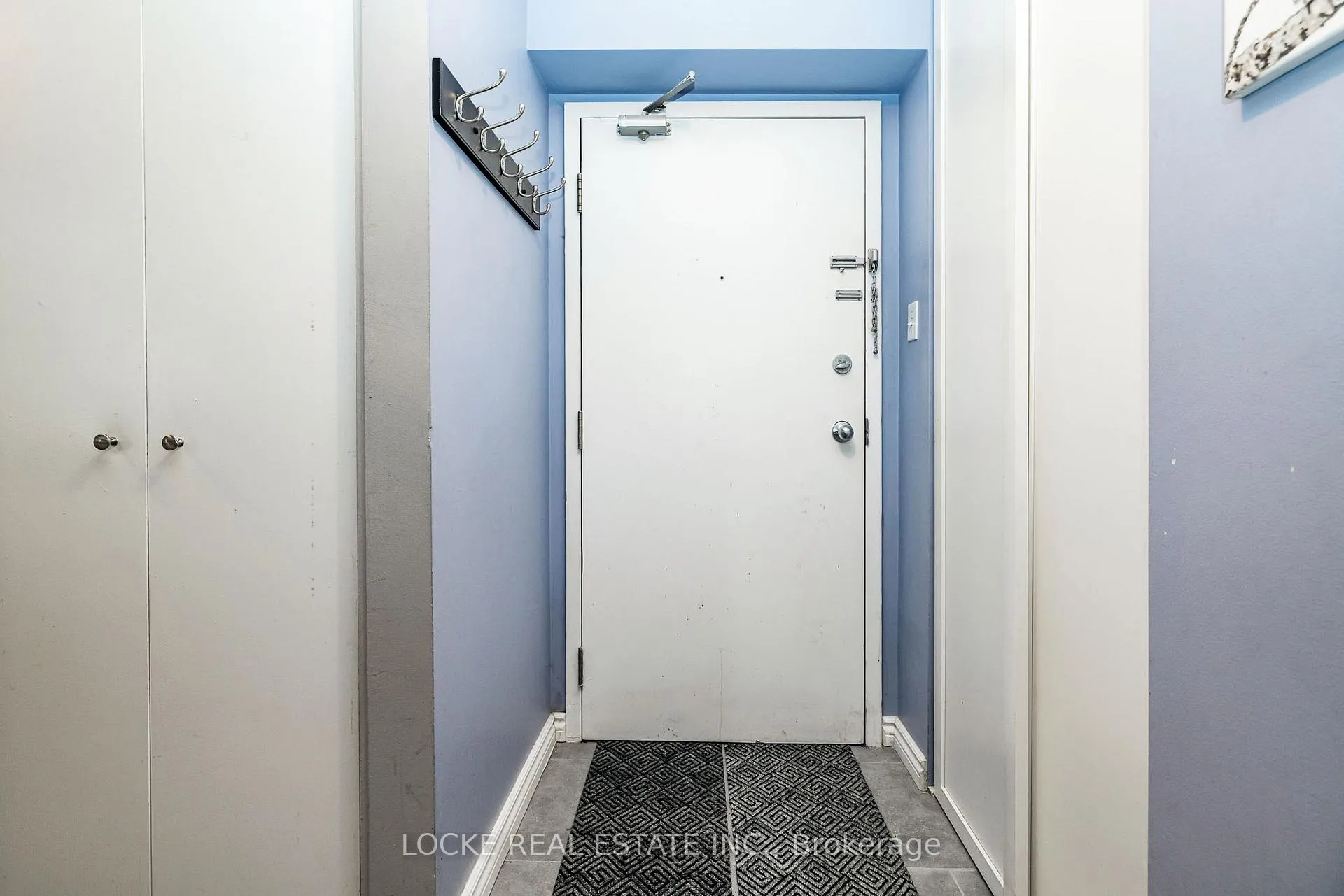 Photo 3 of Unit 105, 250 Brittany Drive, Ottawa, Viscount Alexander Park — HOMEH