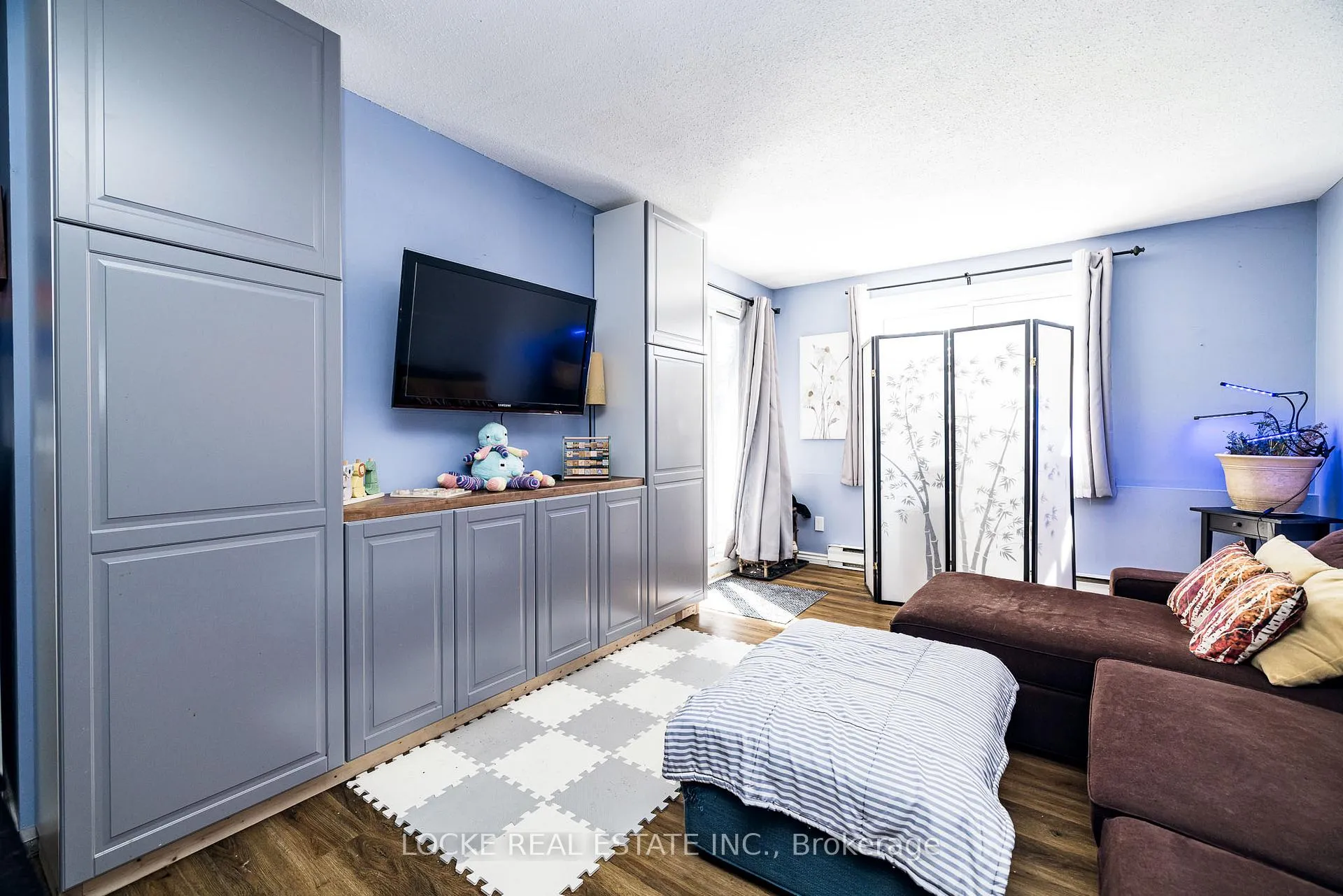 Photo 5 of Unit 105, 250 Brittany Drive, Ottawa, Viscount Alexander Park — HOMEH