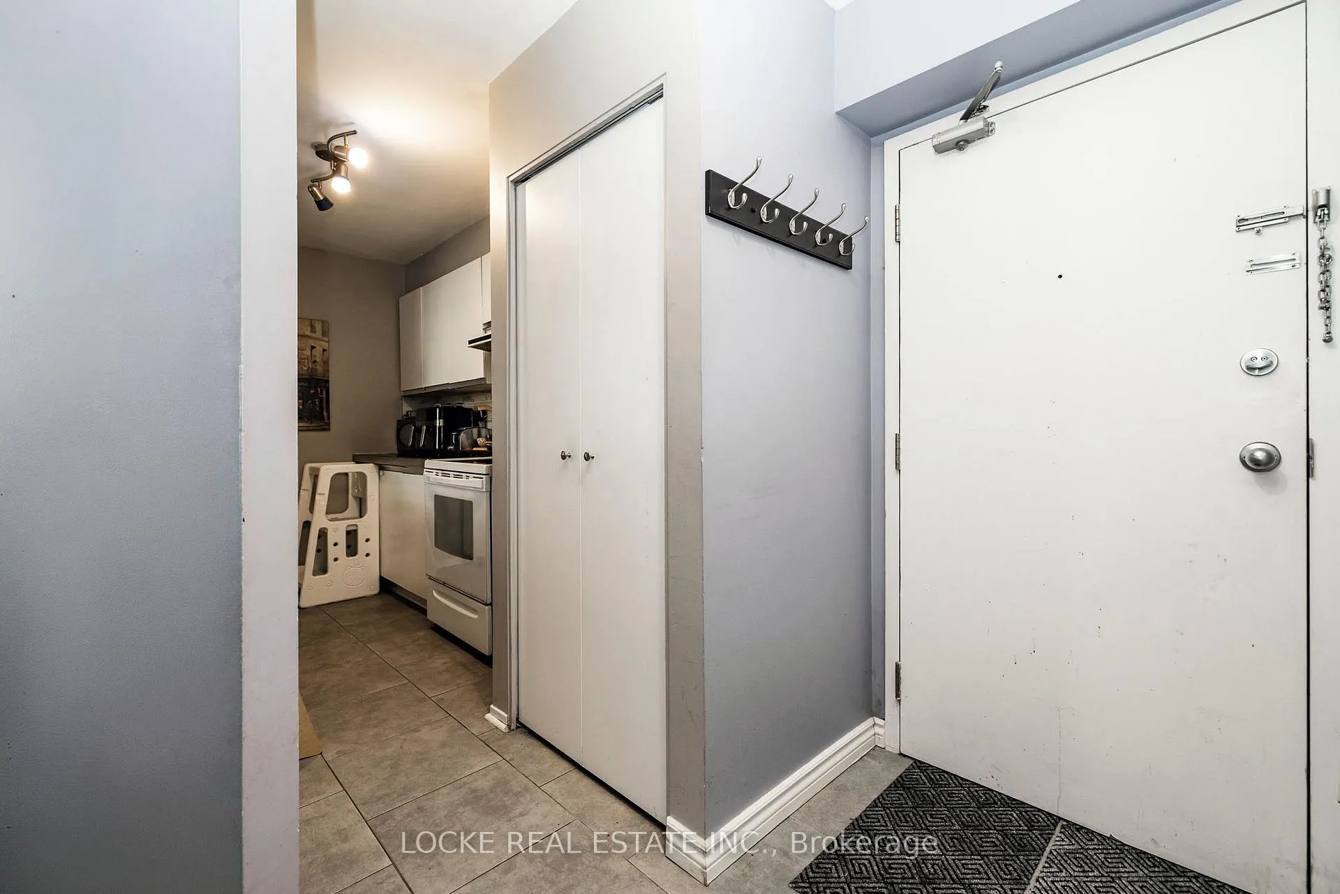 Photo 7 of Unit 105, 250 Brittany Drive, Ottawa, Viscount Alexander Park — HOMEH