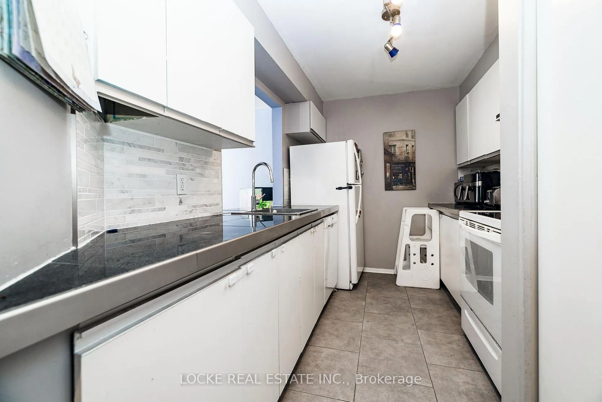 Photo 8 of Unit 105, 250 Brittany Drive, Ottawa, Viscount Alexander Park — HOMEH
