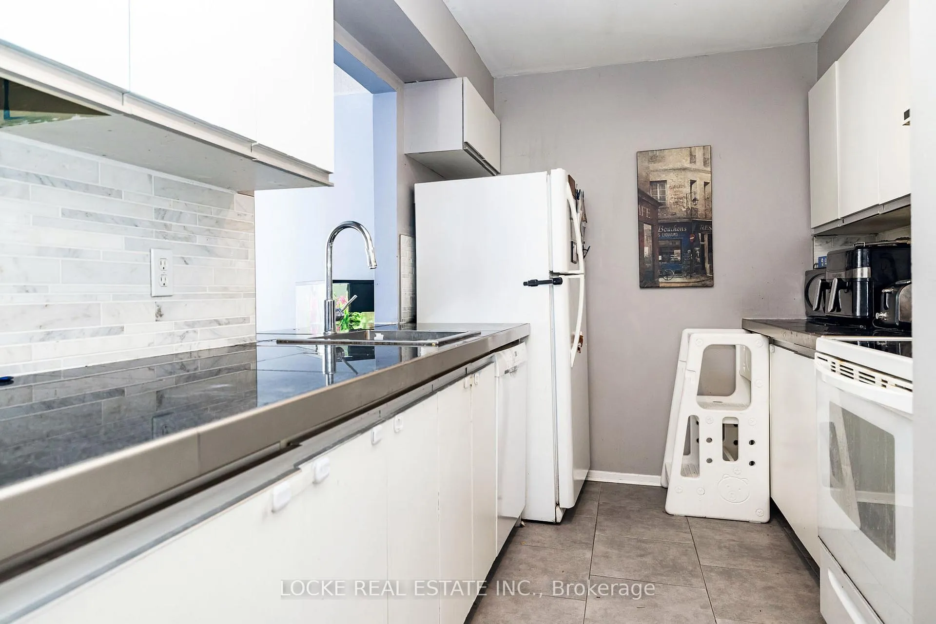 Photo 9 of Unit 105, 250 Brittany Drive, Ottawa, Viscount Alexander Park — HOMEH
