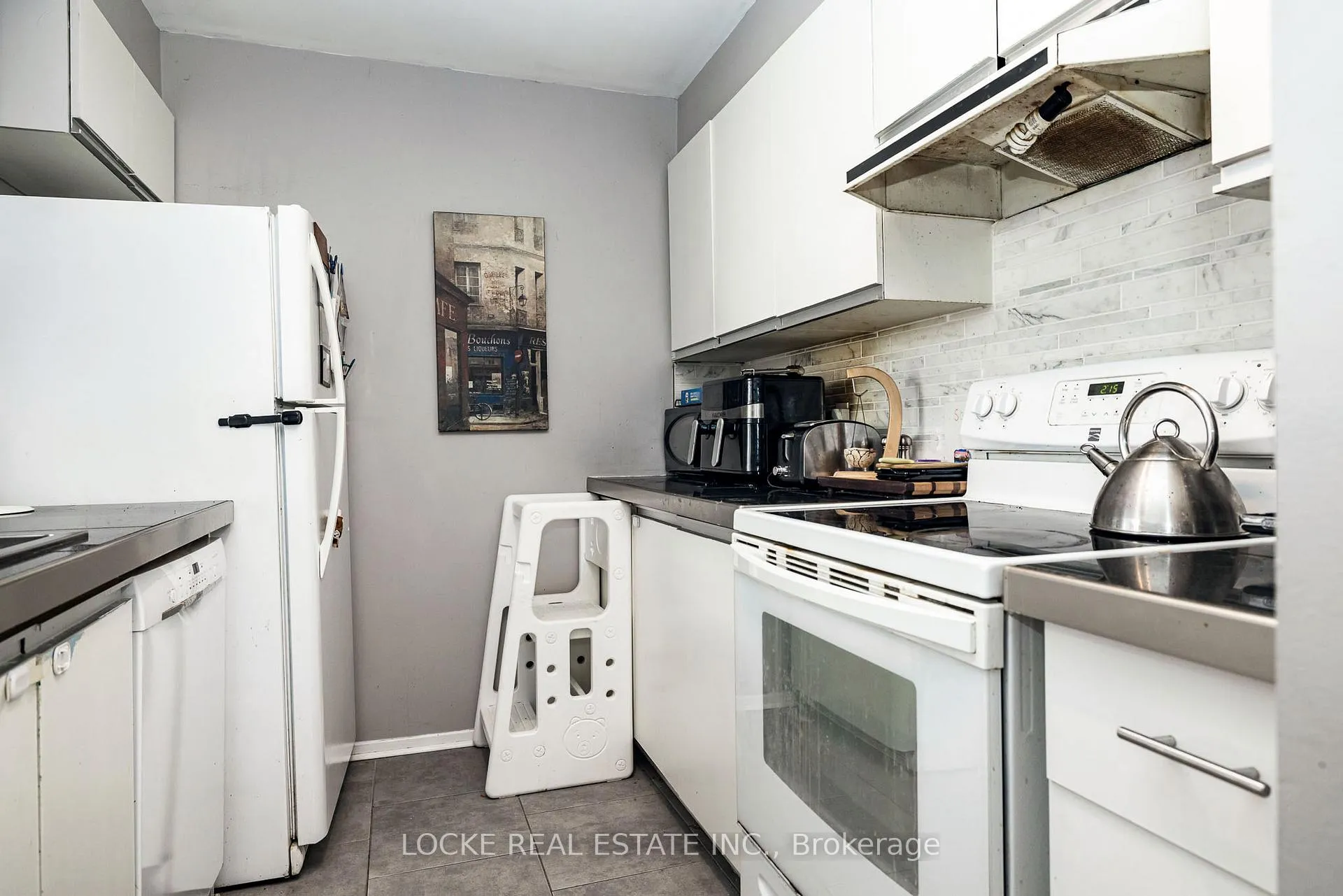 Photo 10 of Unit 105, 250 Brittany Drive, Ottawa, Viscount Alexander Park — HOMEH