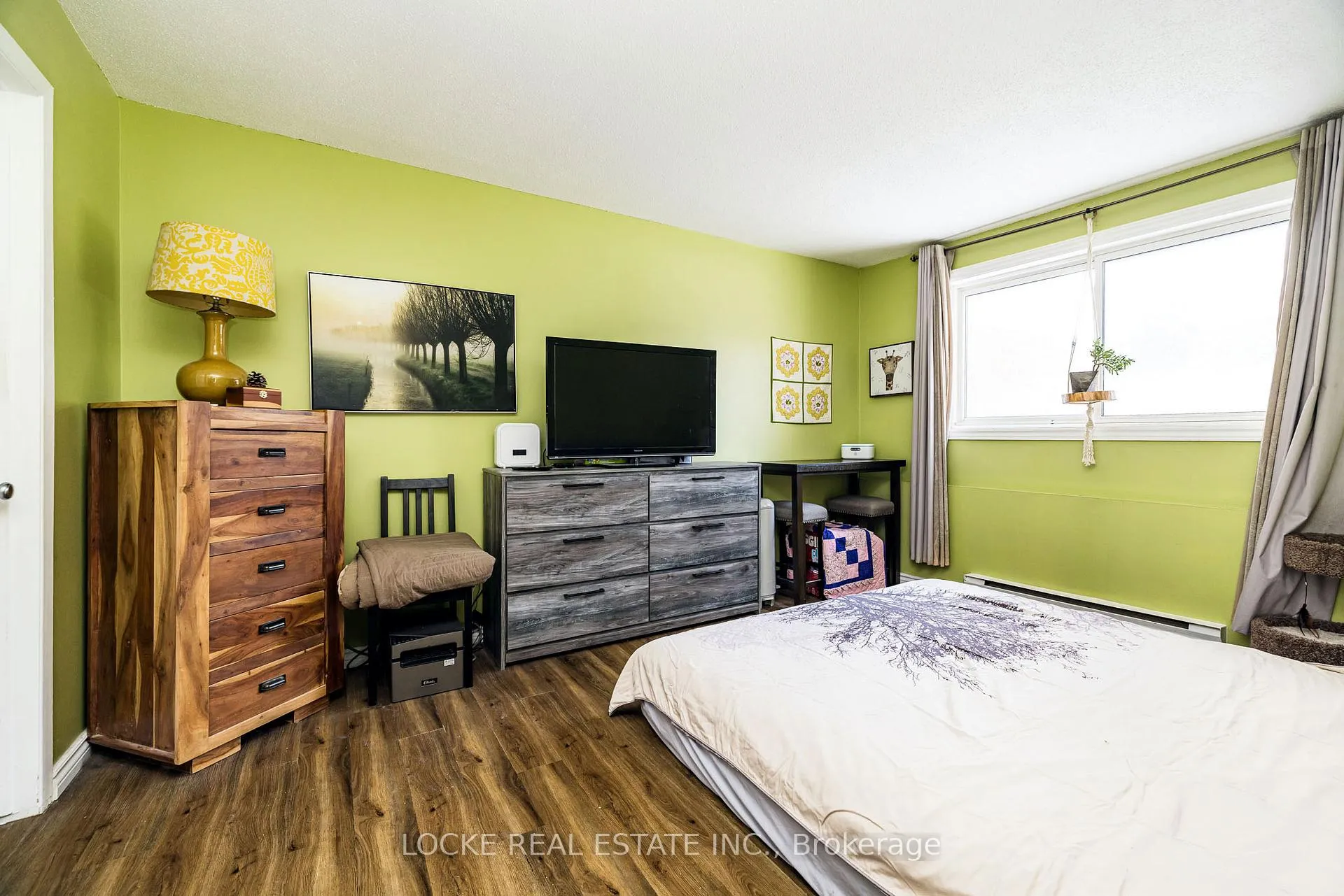 Photo 12 of Unit 105, 250 Brittany Drive, Ottawa, Viscount Alexander Park — HOMEH