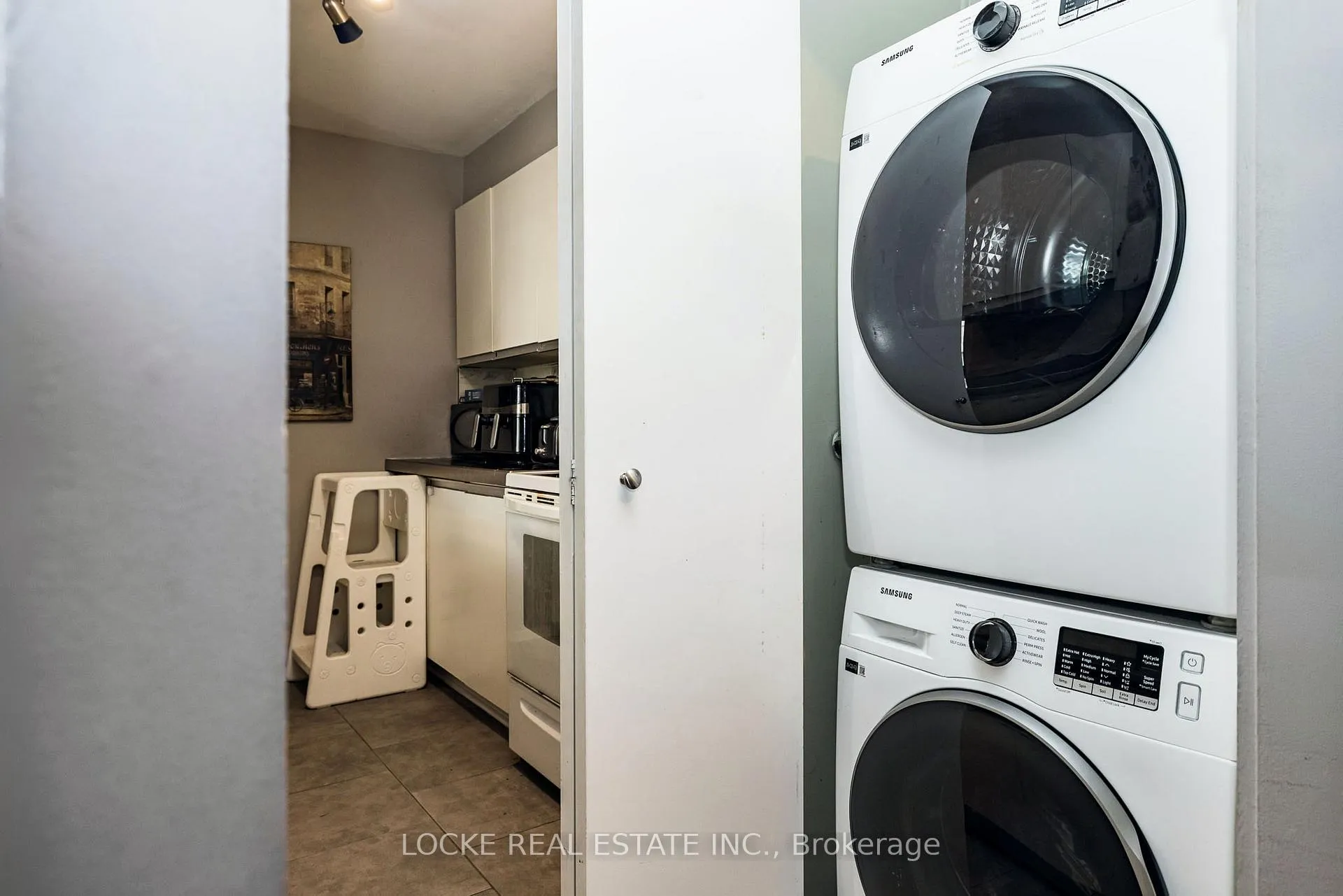 Photo 15 of Unit 105, 250 Brittany Drive, Ottawa, Viscount Alexander Park — HOMEH