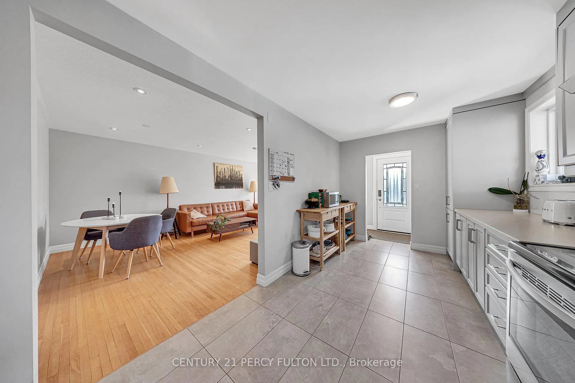 Photo 9 of 893 Douglas Avenue, Pickering, Bay Ridges — HOMEH