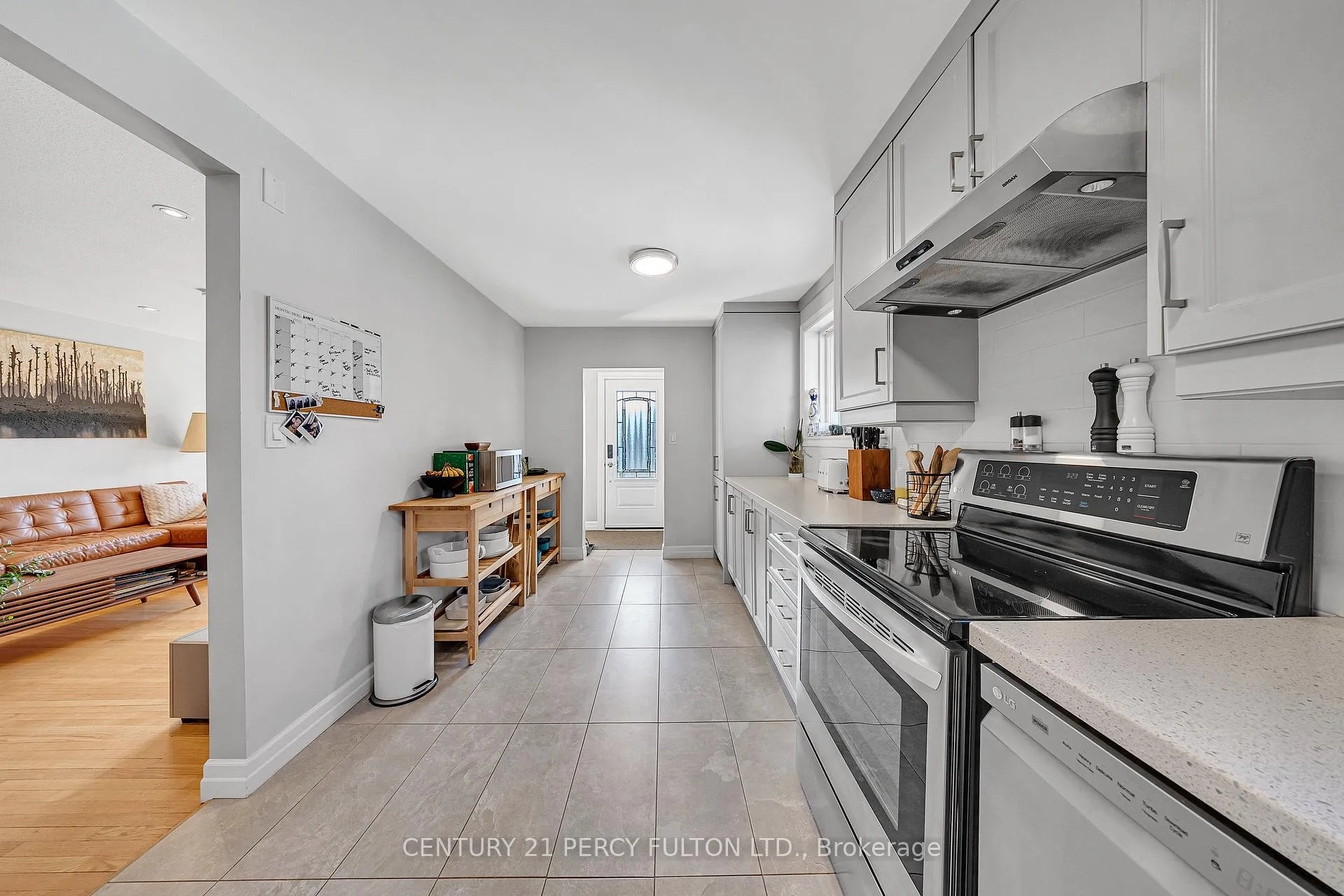 Photo 10 of 893 Douglas Avenue, Pickering, Bay Ridges — HOMEH