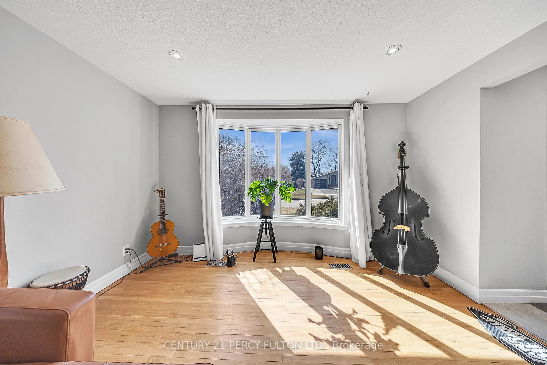Photo 17 of 893 Douglas Avenue, Pickering, Bay Ridges — HOMEH