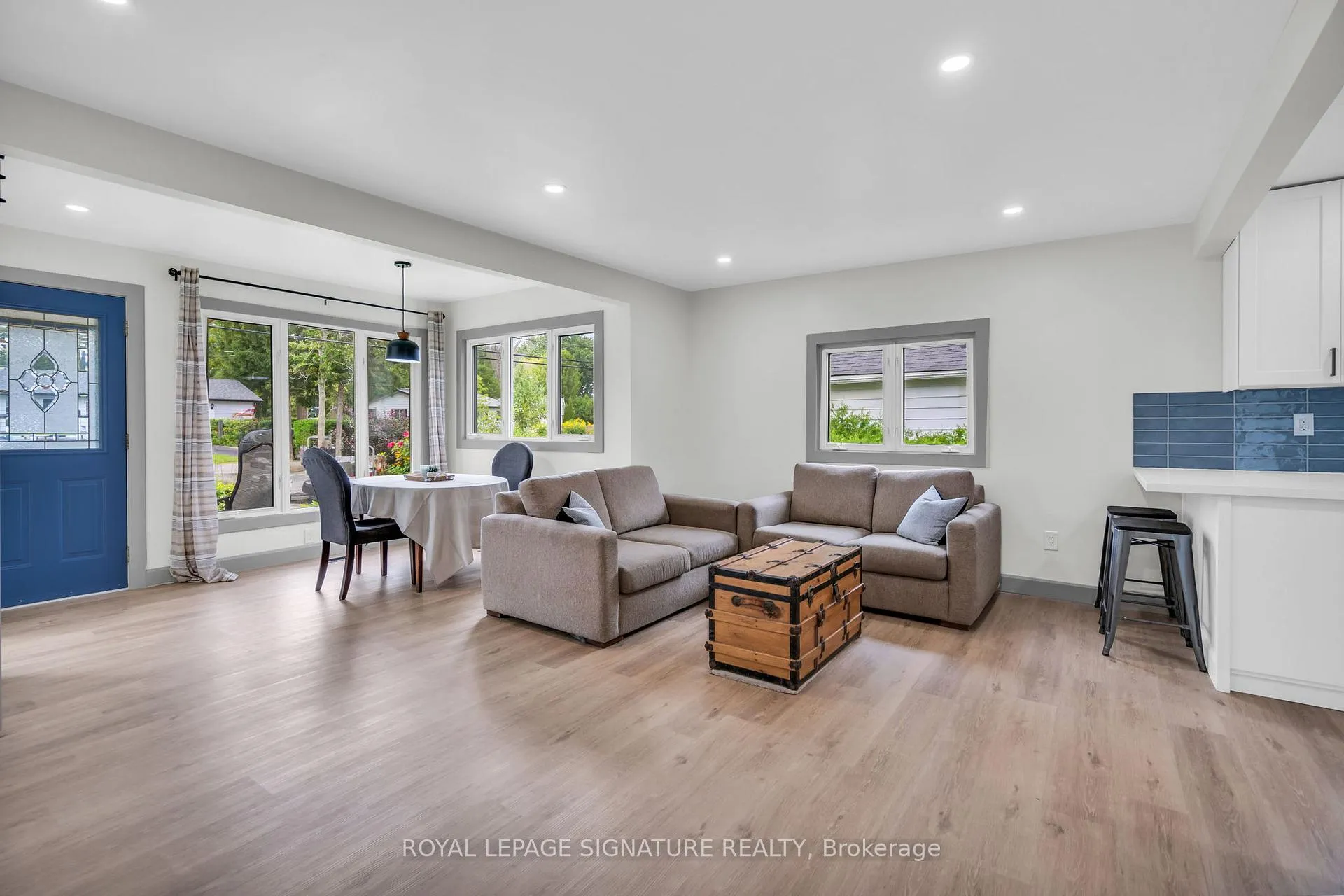 Photo 3 of 117 Maple Avenue, Georgina, Sutton & Jackson's Point — HOMEH
