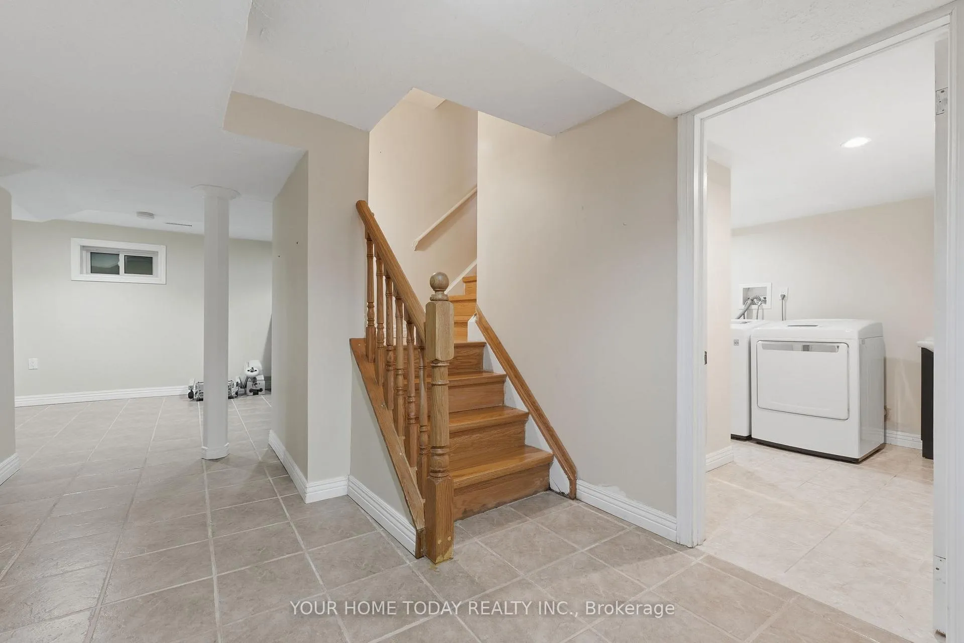 Photo 22 of 58 Dunsany Crescent, Etobicoke, Willowridge-Martingrove-Richview — HOMEH