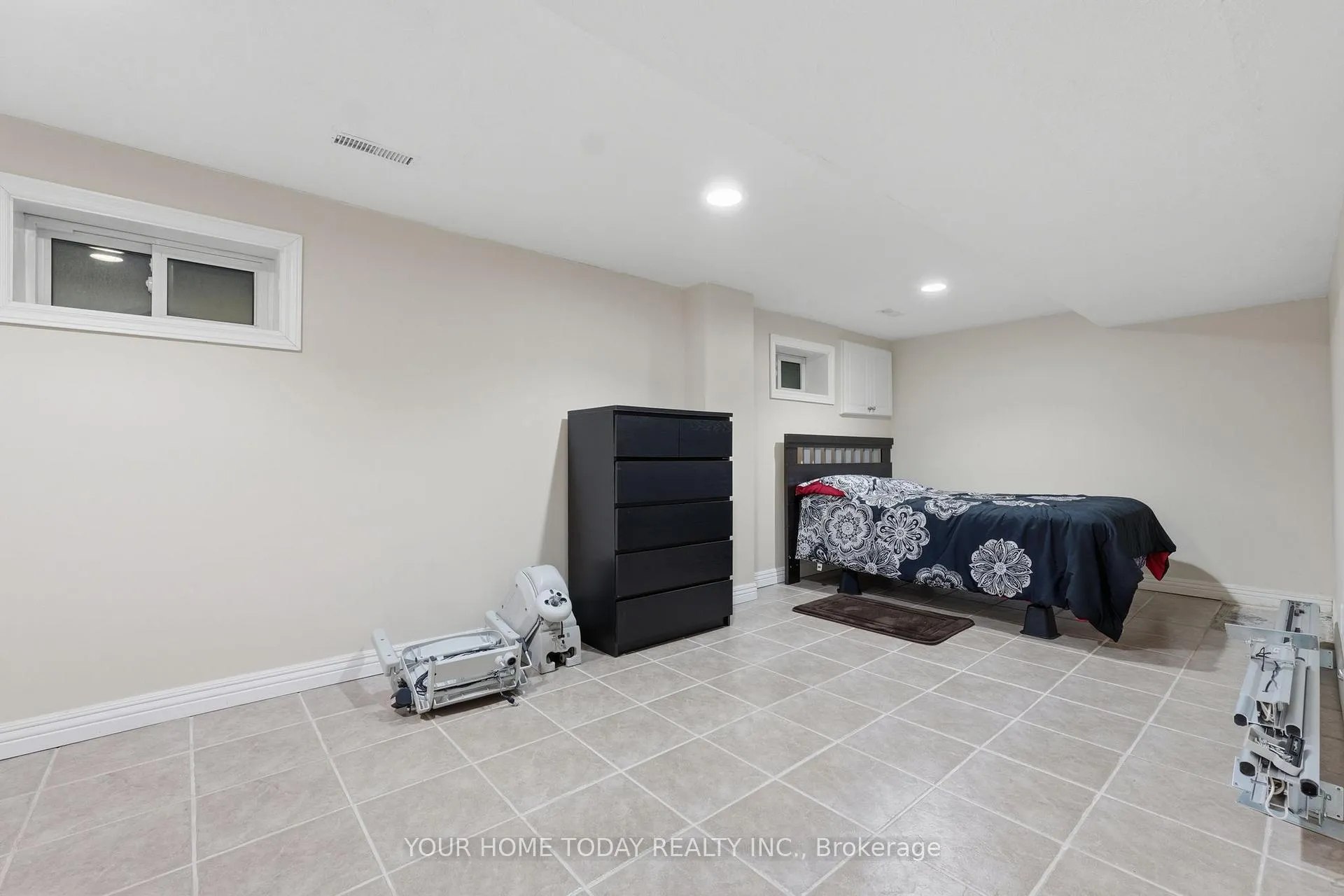 Photo 23 of 58 Dunsany Crescent, Etobicoke, Willowridge-Martingrove-Richview — HOMEH