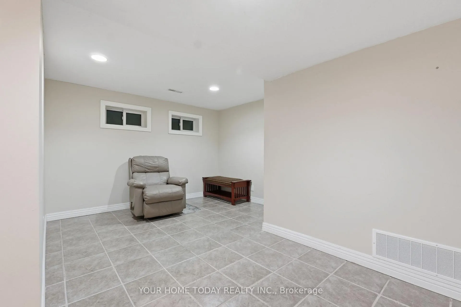 Photo 26 of 58 Dunsany Crescent, Etobicoke, Willowridge-Martingrove-Richview — HOMEH