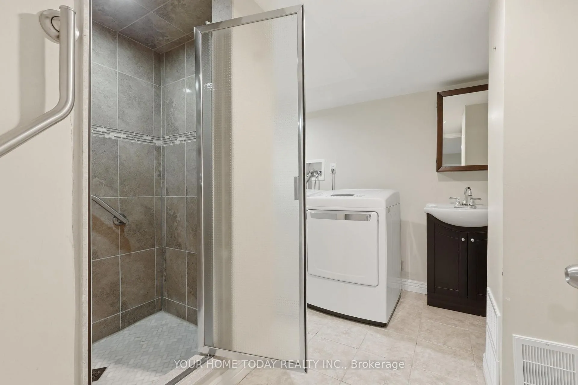 Photo 28 of 58 Dunsany Crescent, Etobicoke, Willowridge-Martingrove-Richview — HOMEH