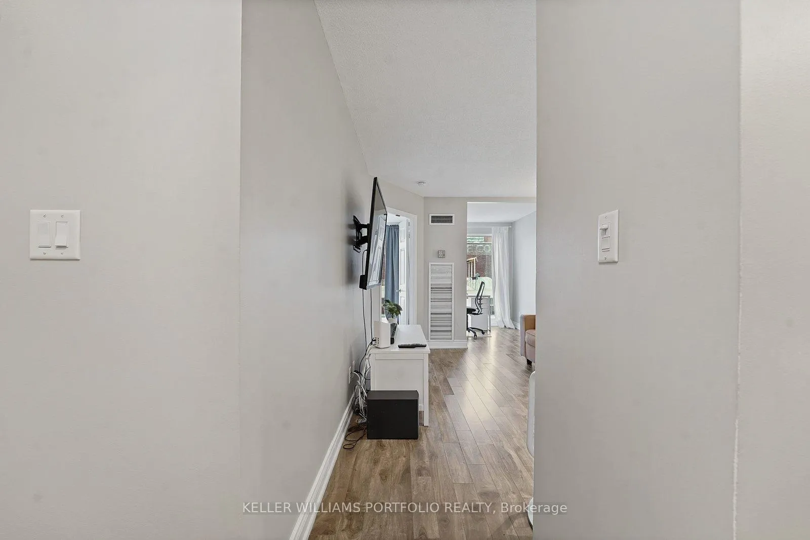 Photo 2 of Unit 530, 222 The Esplanade, Toronto, Waterfront Communities — HOMEH