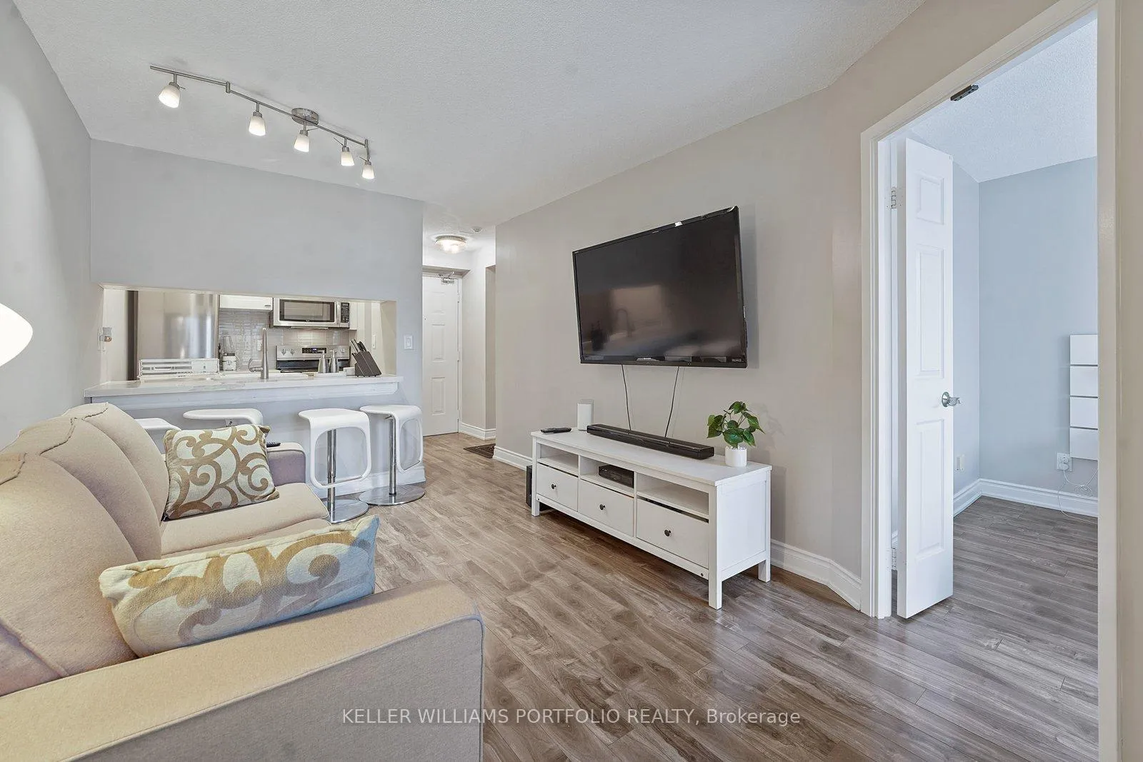 Photo 7 of Unit 530, 222 The Esplanade, Toronto, Waterfront Communities — HOMEH