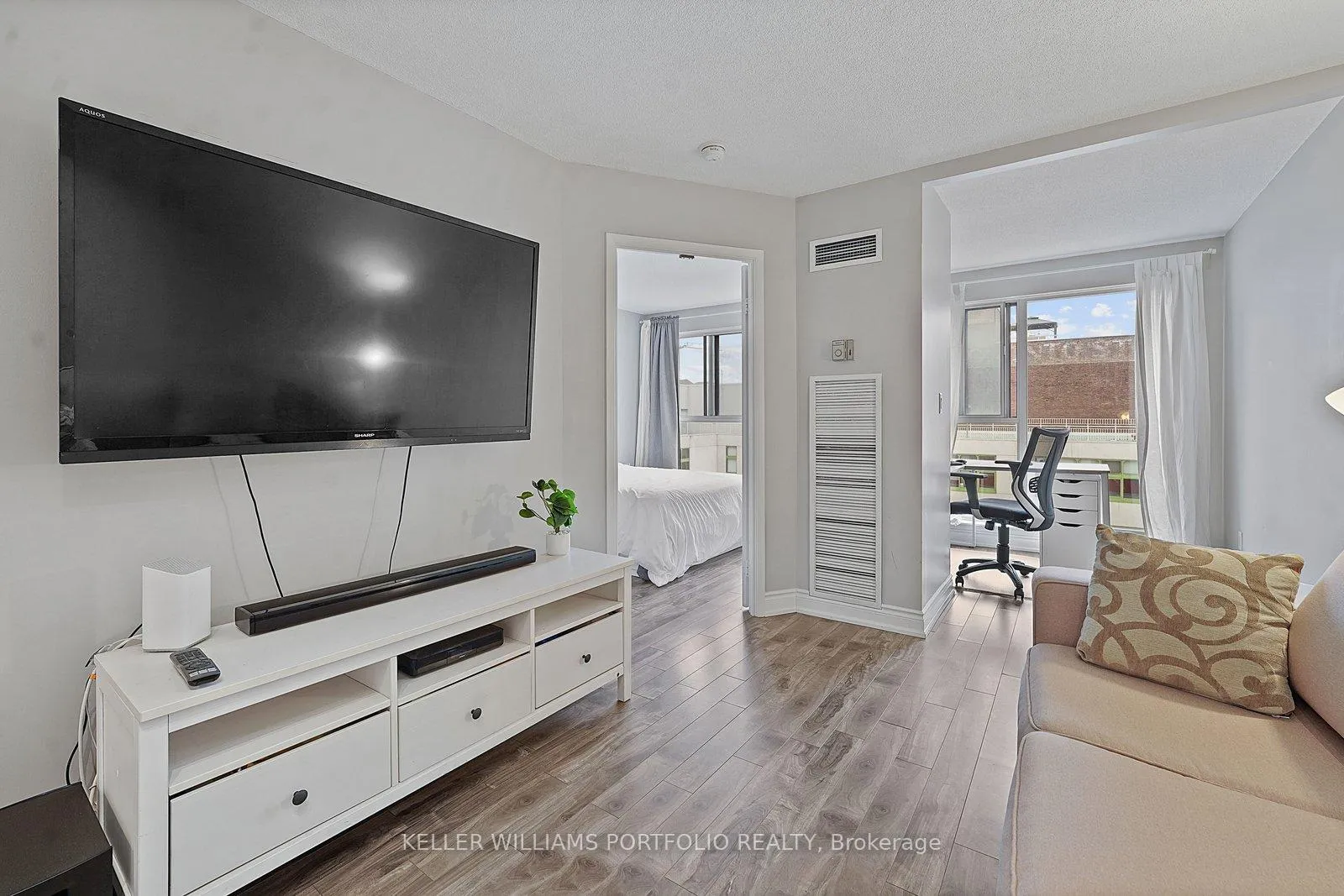 Photo 9 of Unit 530, 222 The Esplanade, Toronto, Waterfront Communities — HOMEH