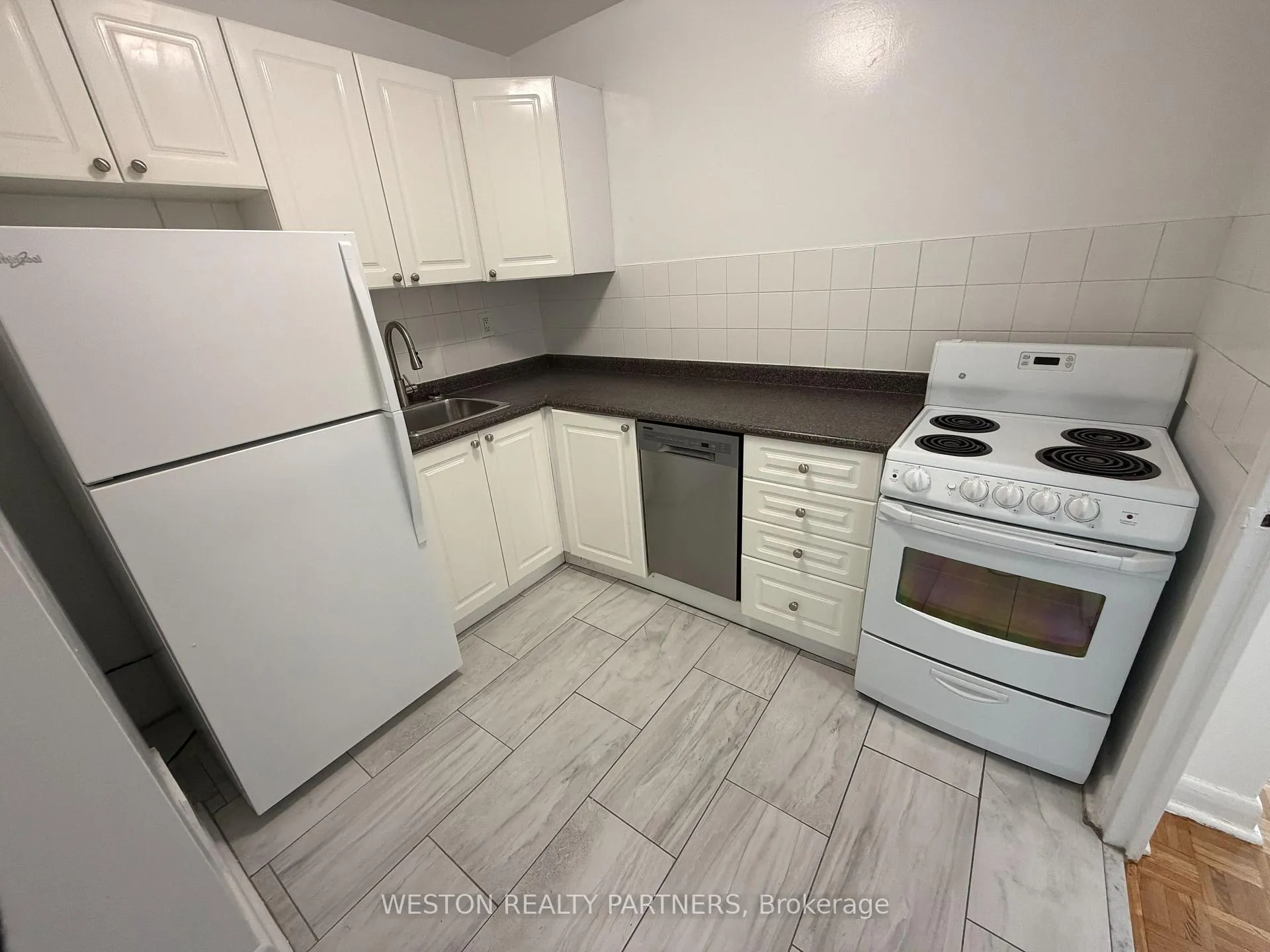 Photo 3 of Unit 803, 88 Wellesley Street E, Toronto, Church-Yonge Corridor — HOMEH