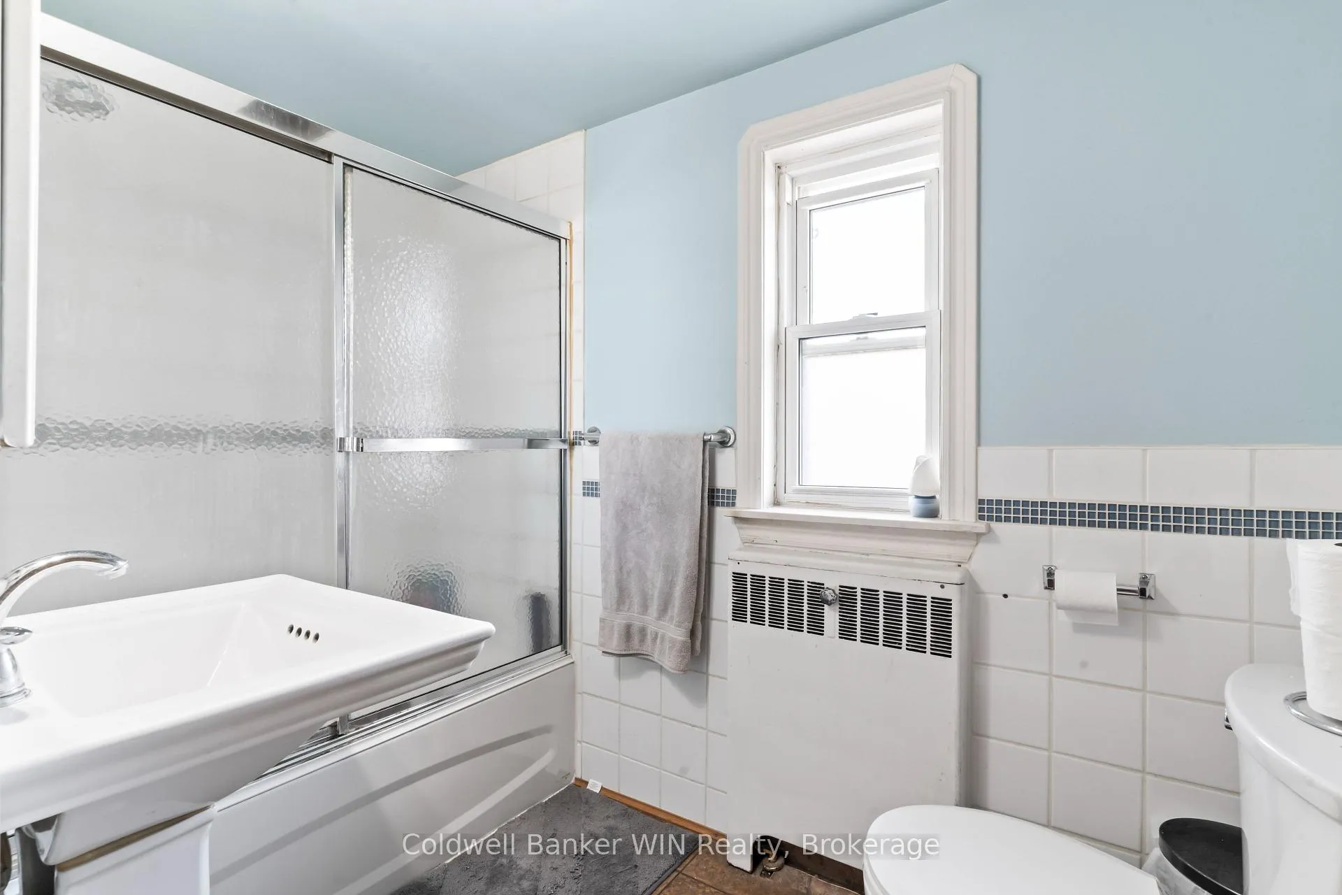 Photo 11 of 121 Queen Street W, Wellington North, Mount Forest — HOMEH