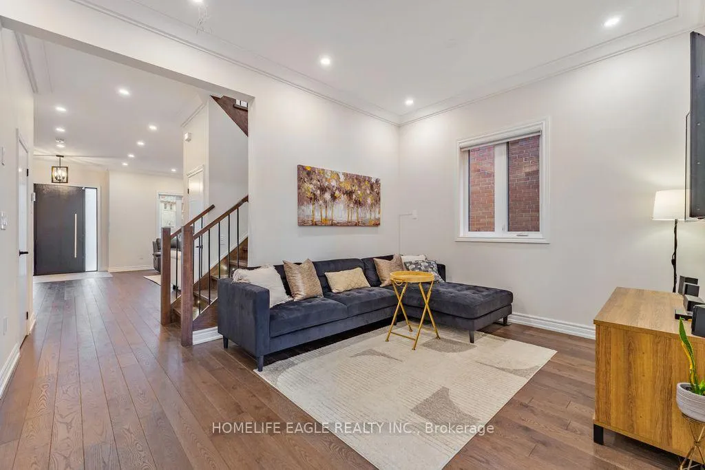 Photo 4 of 149 Mcintosh Street, Scarborough, Birchcliffe-Cliffside — HOMEH