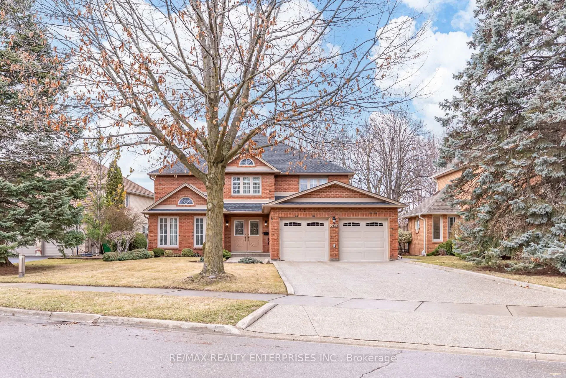 Front of 2439 Deer Run Avenue