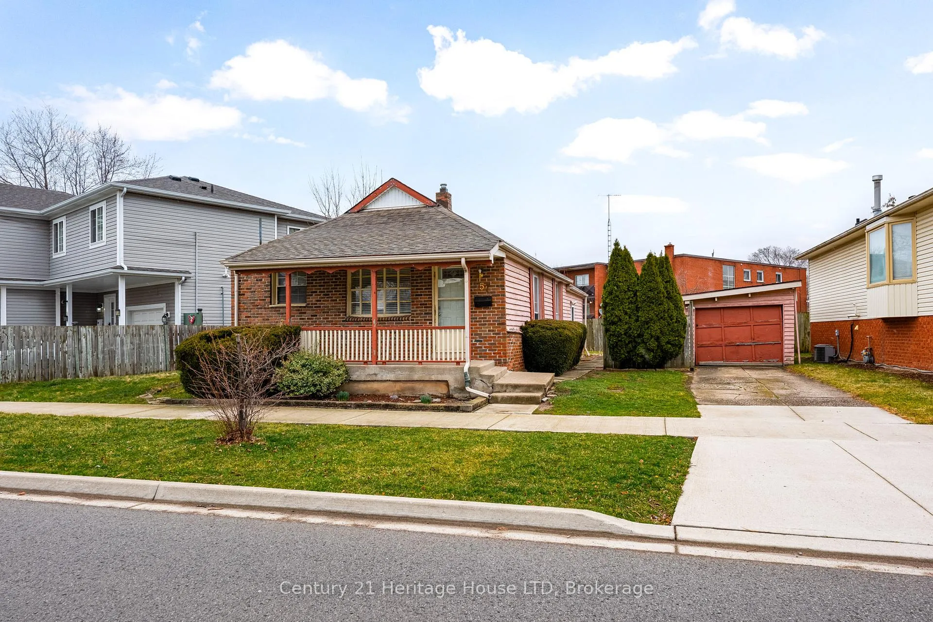 Photo 4 of 57 Leeper Street, St. Catharines, Western Hill — HOMEH