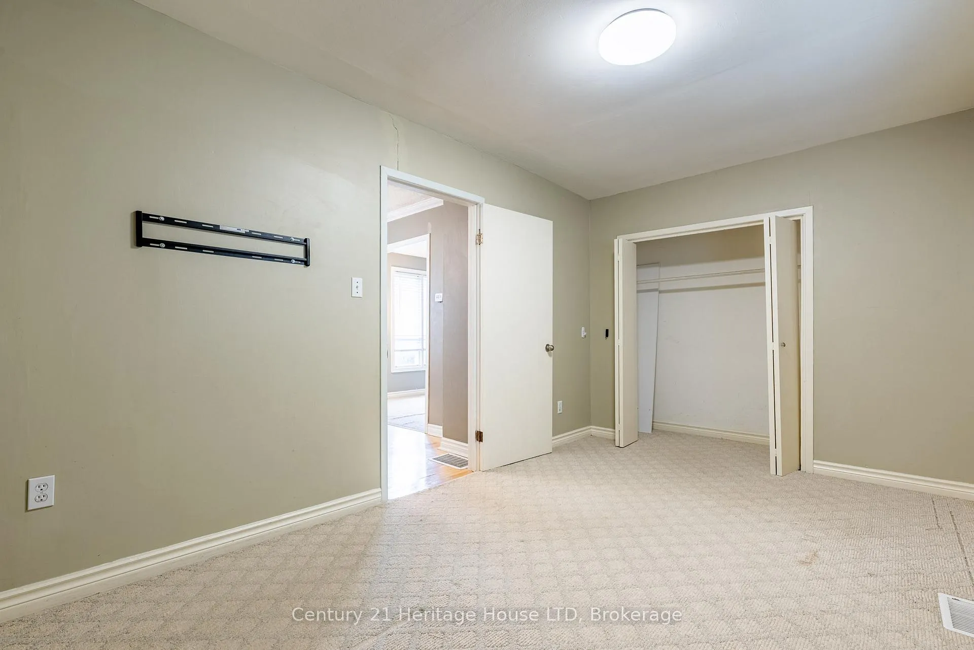 Photo 12 of 57 Leeper Street, St. Catharines, Western Hill — HOMEH