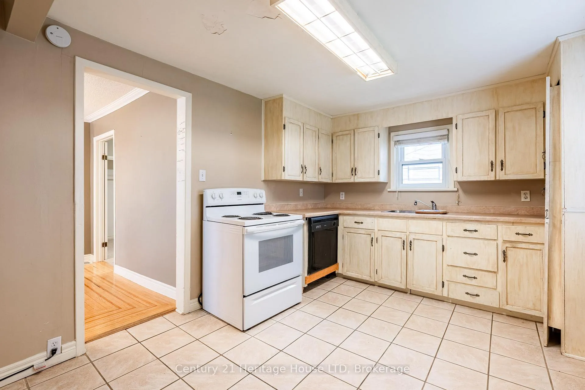 Photo 14 of 57 Leeper Street, St. Catharines, Western Hill — HOMEH