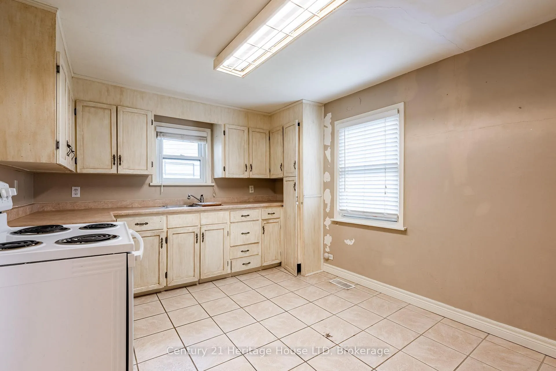 Photo 16 of 57 Leeper Street, St. Catharines, Western Hill — HOMEH