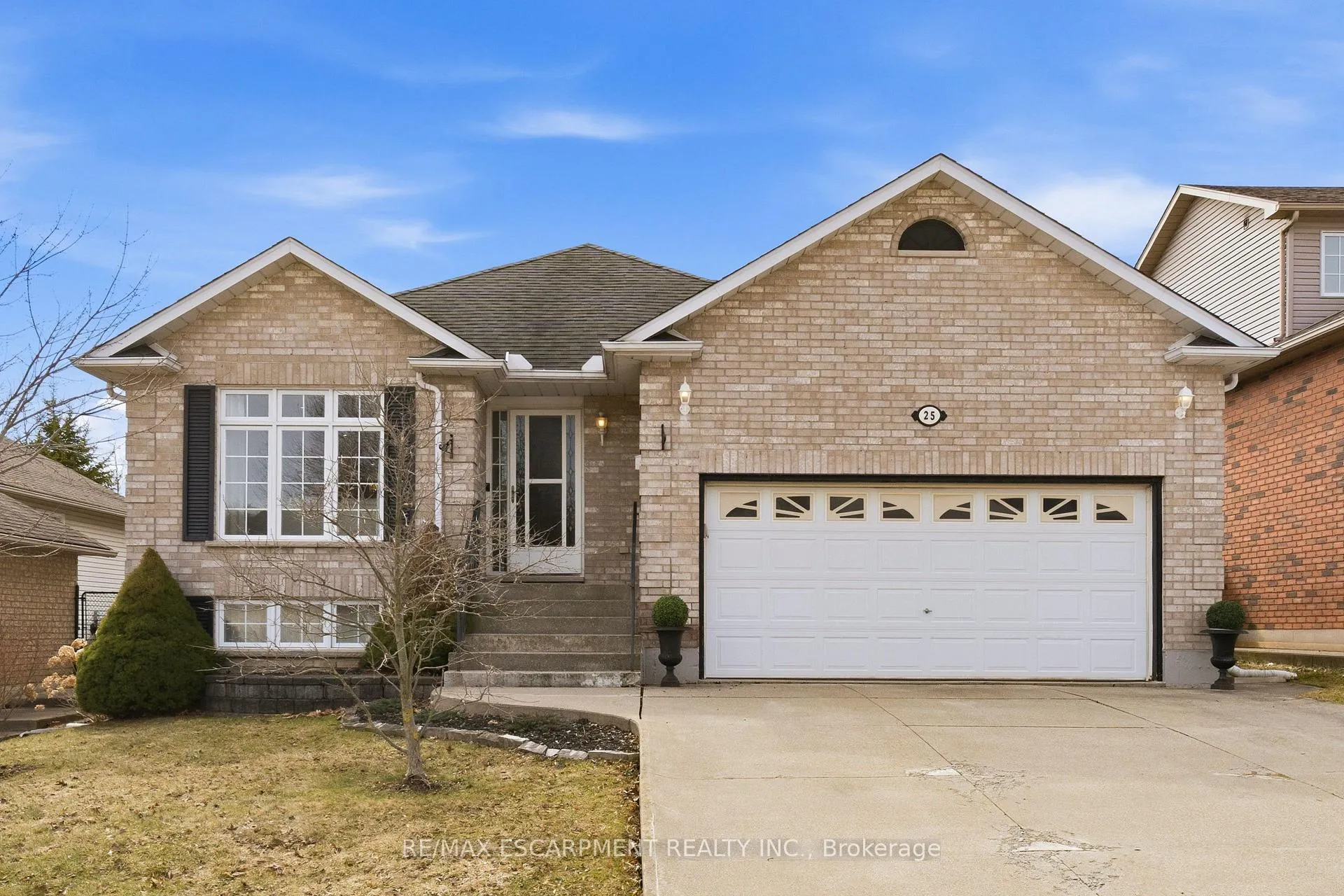 Photo 1 of 25 Linington Trail, Hamilton, Dundas — HOMEH