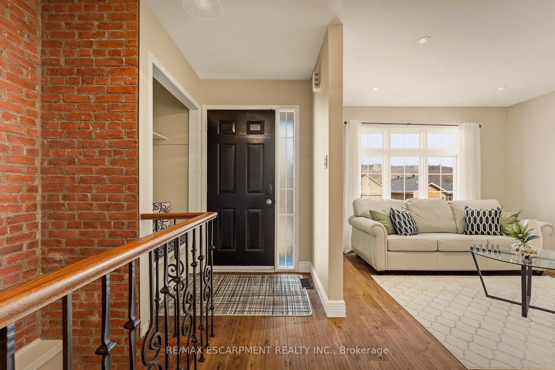 Photo 2 of 25 Linington Trail, Hamilton, Dundas — HOMEH