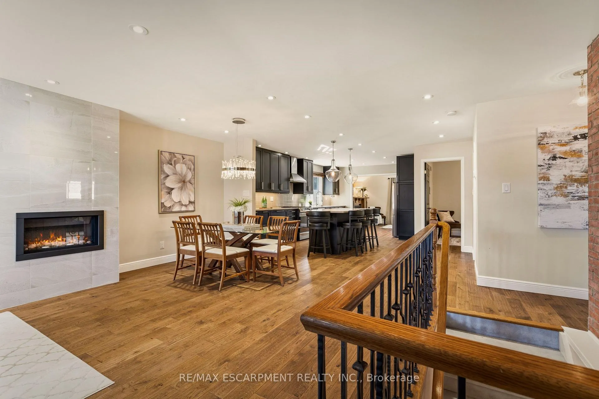 Photo 3 of 25 Linington Trail, Hamilton, Dundas — HOMEH