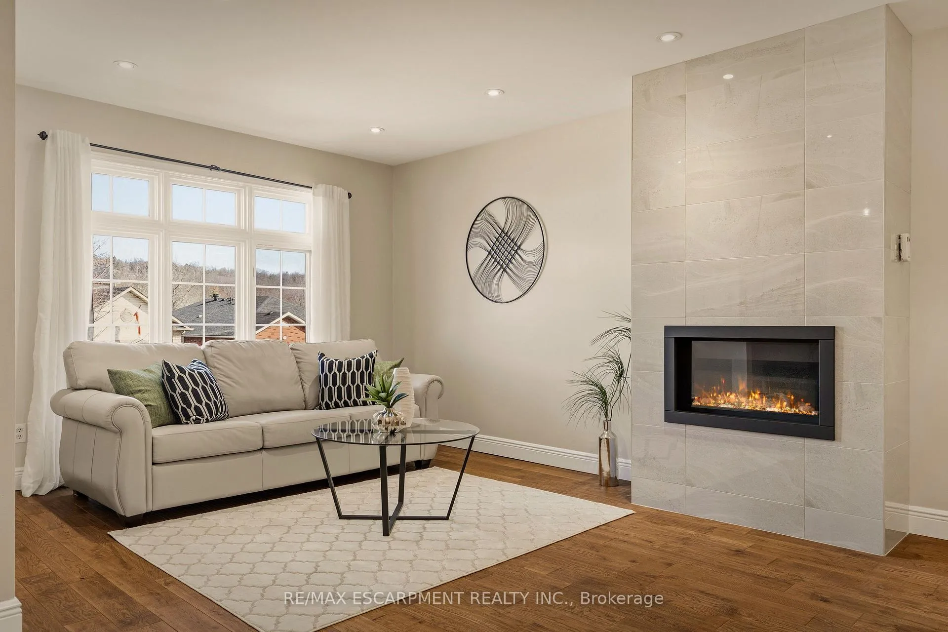 Photo 4 of 25 Linington Trail, Hamilton, Dundas — HOMEH