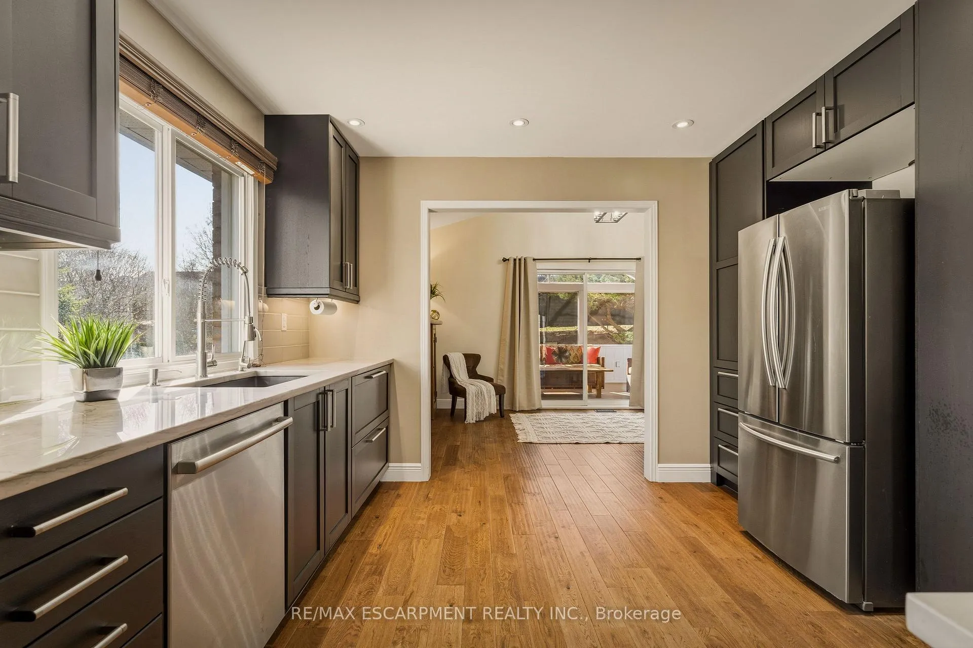 Photo 11 of 25 Linington Trail, Hamilton, Dundas — HOMEH