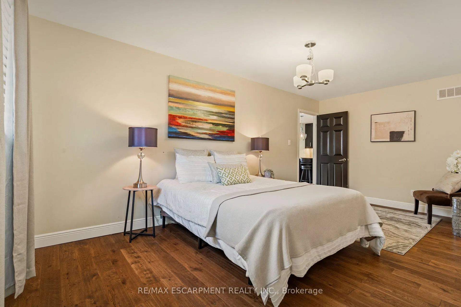 Photo 18 of 25 Linington Trail, Hamilton, Dundas — HOMEH