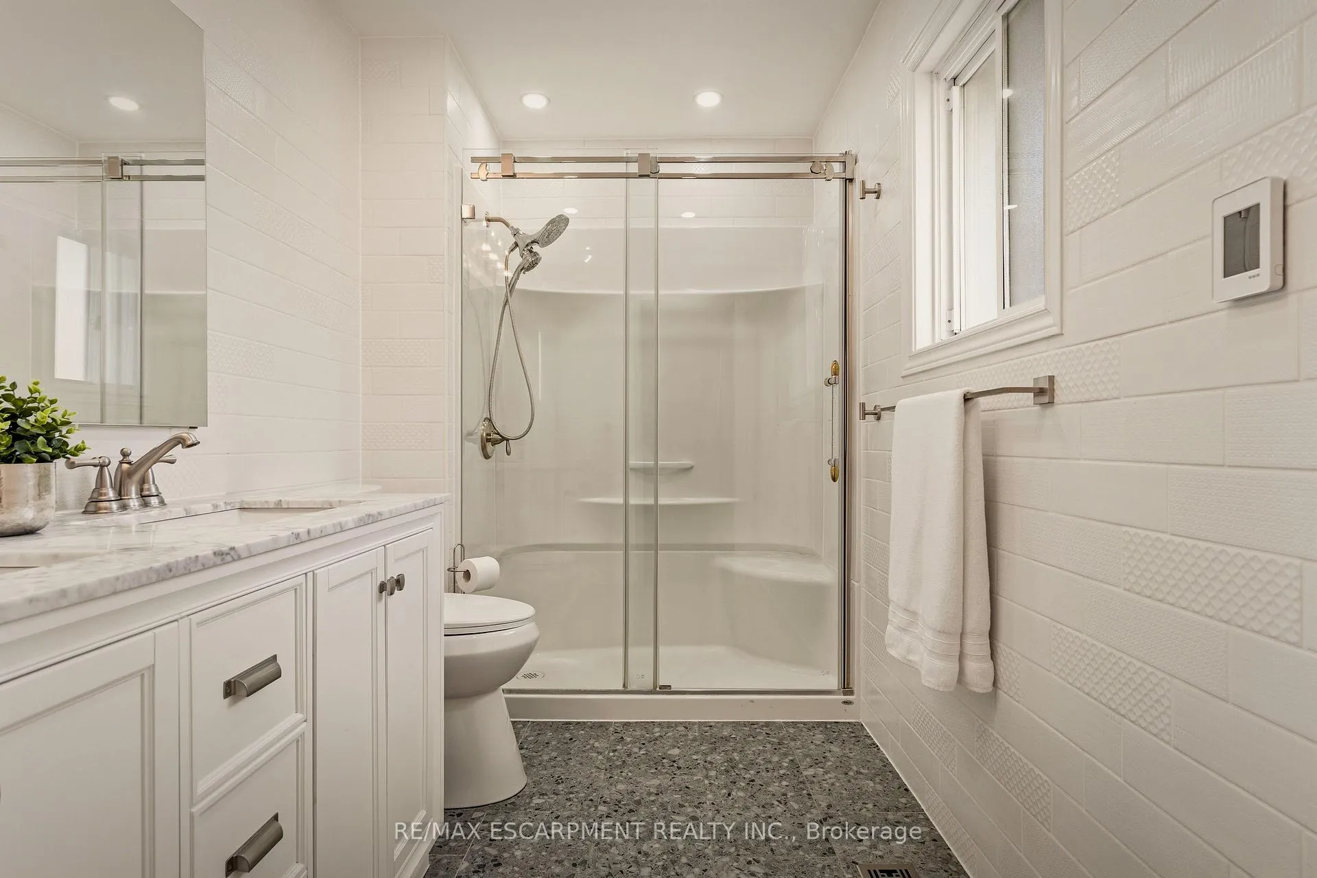 Photo 19 of 25 Linington Trail, Hamilton, Dundas — HOMEH