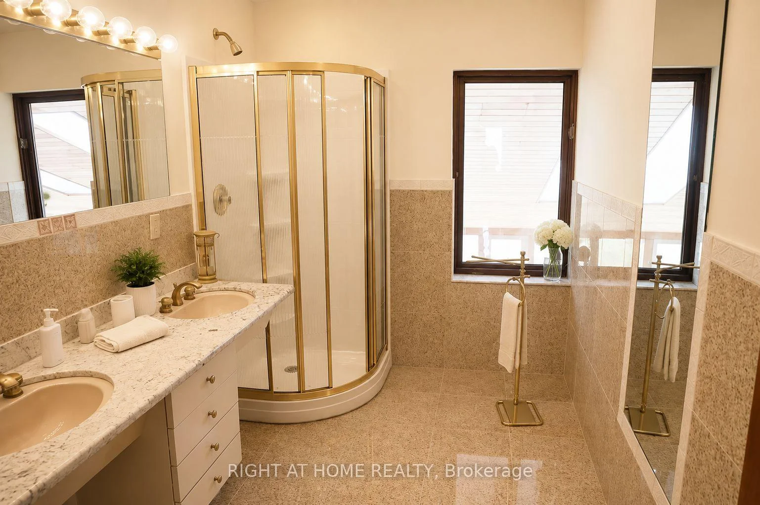 Photo 31 of 568 Ridge Road, Hamilton, Rural Stoney Creek — HOMEH