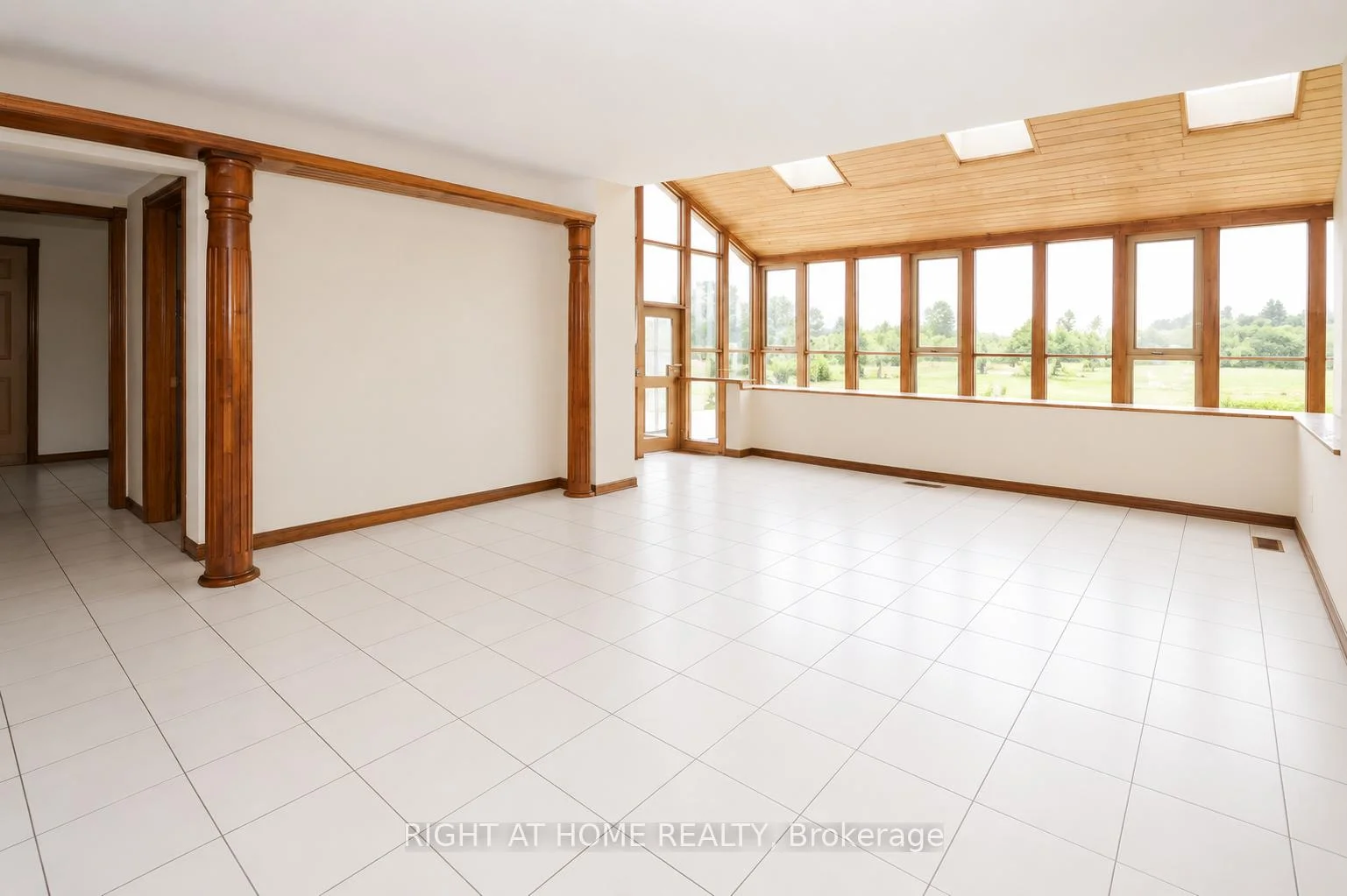 Photo 35 of 568 Ridge Road, Hamilton, Rural Stoney Creek — HOMEH