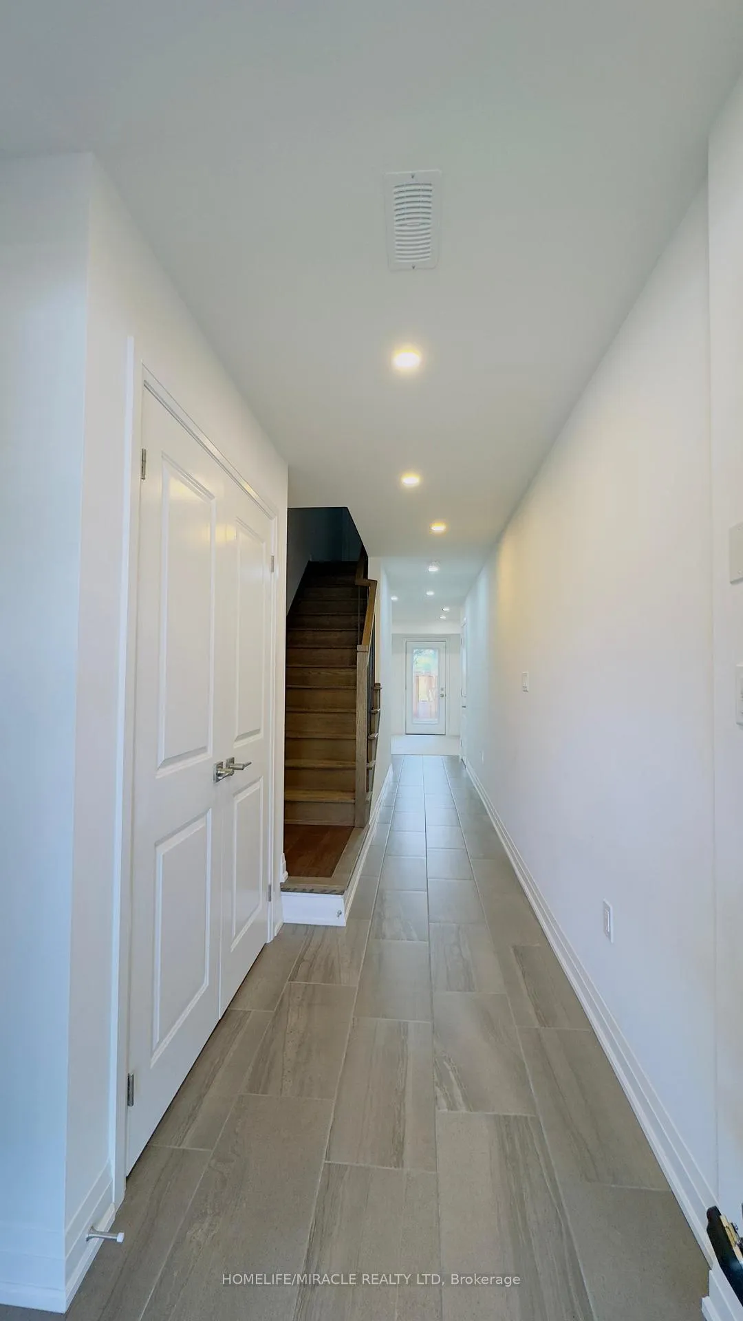 Photo 3 of 9 Briar Court, Halton Hills, Georgetown — HOMEH