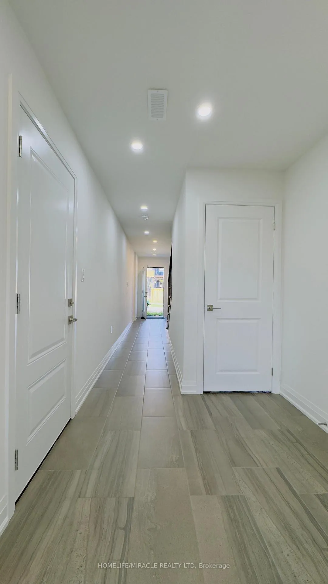 Photo 4 of 9 Briar Court, Halton Hills, Georgetown — HOMEH