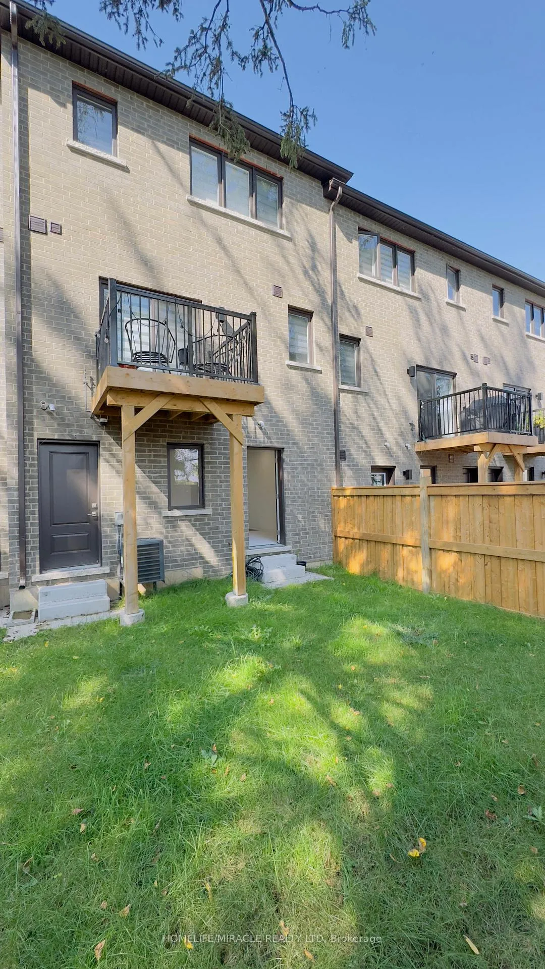 Photo 37 of 9 Briar Court, Halton Hills, Georgetown — HOMEH