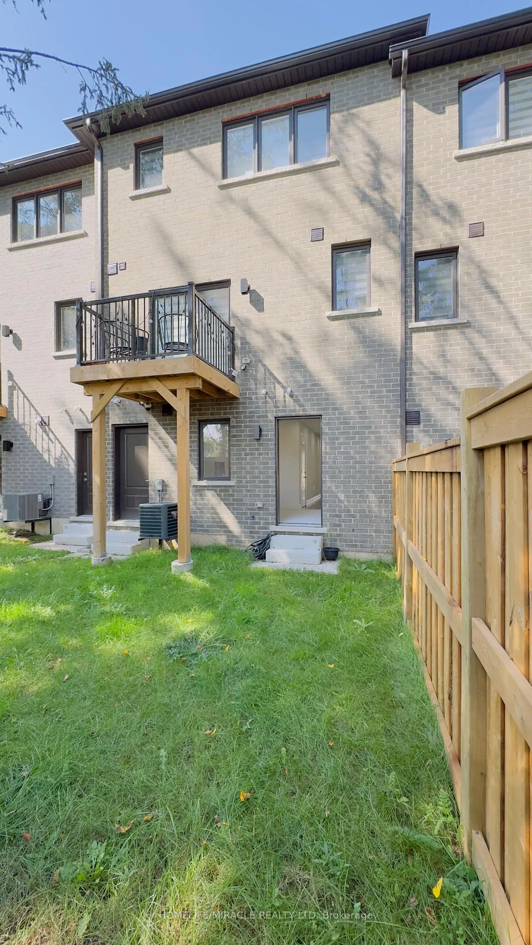 Photo 41 of 9 Briar Court, Halton Hills, Georgetown — HOMEH