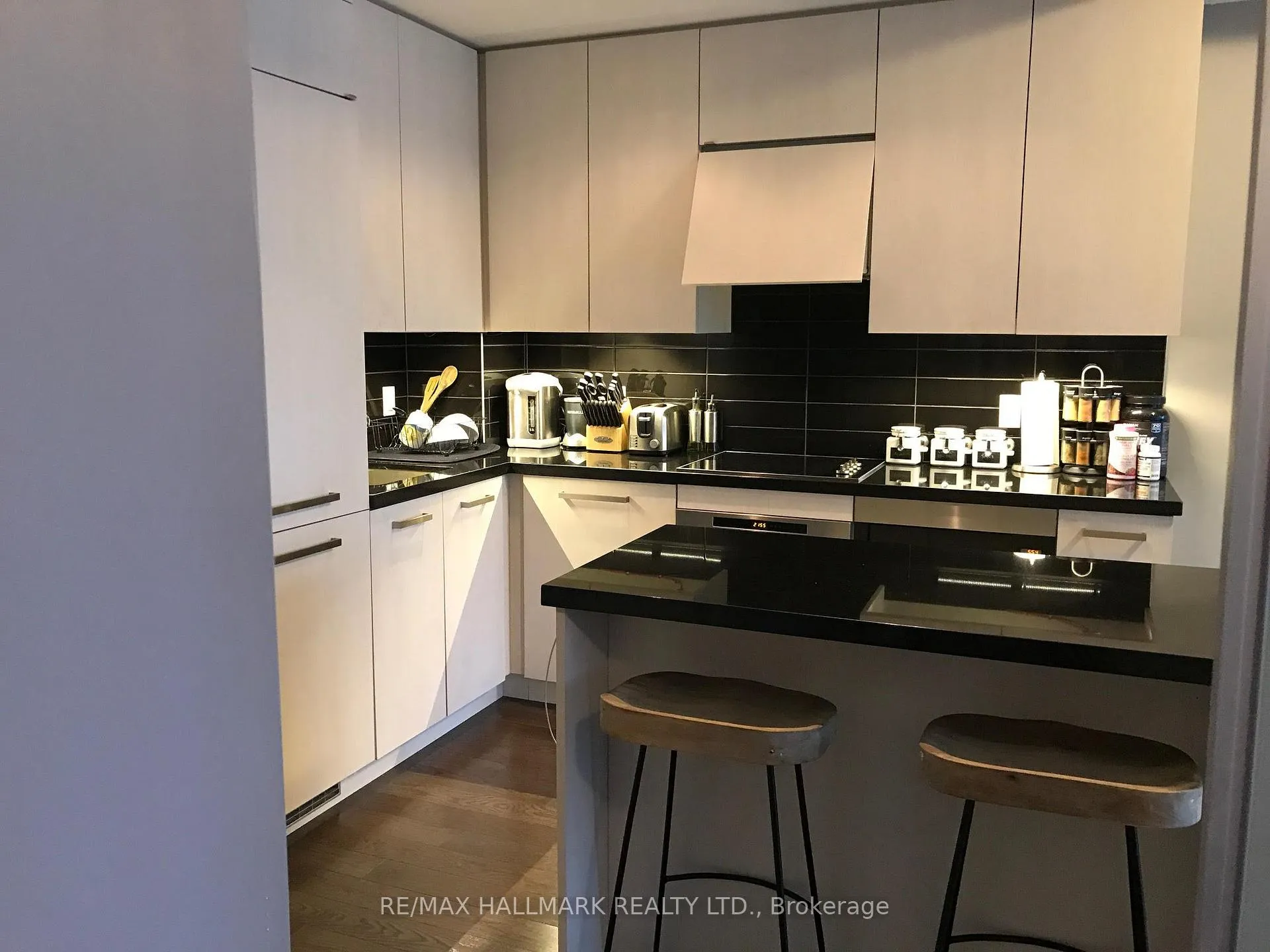 Photo 9 of Unit 3003, 8 The Esplanade Road, Toronto, Waterfront Communities — HOMEH